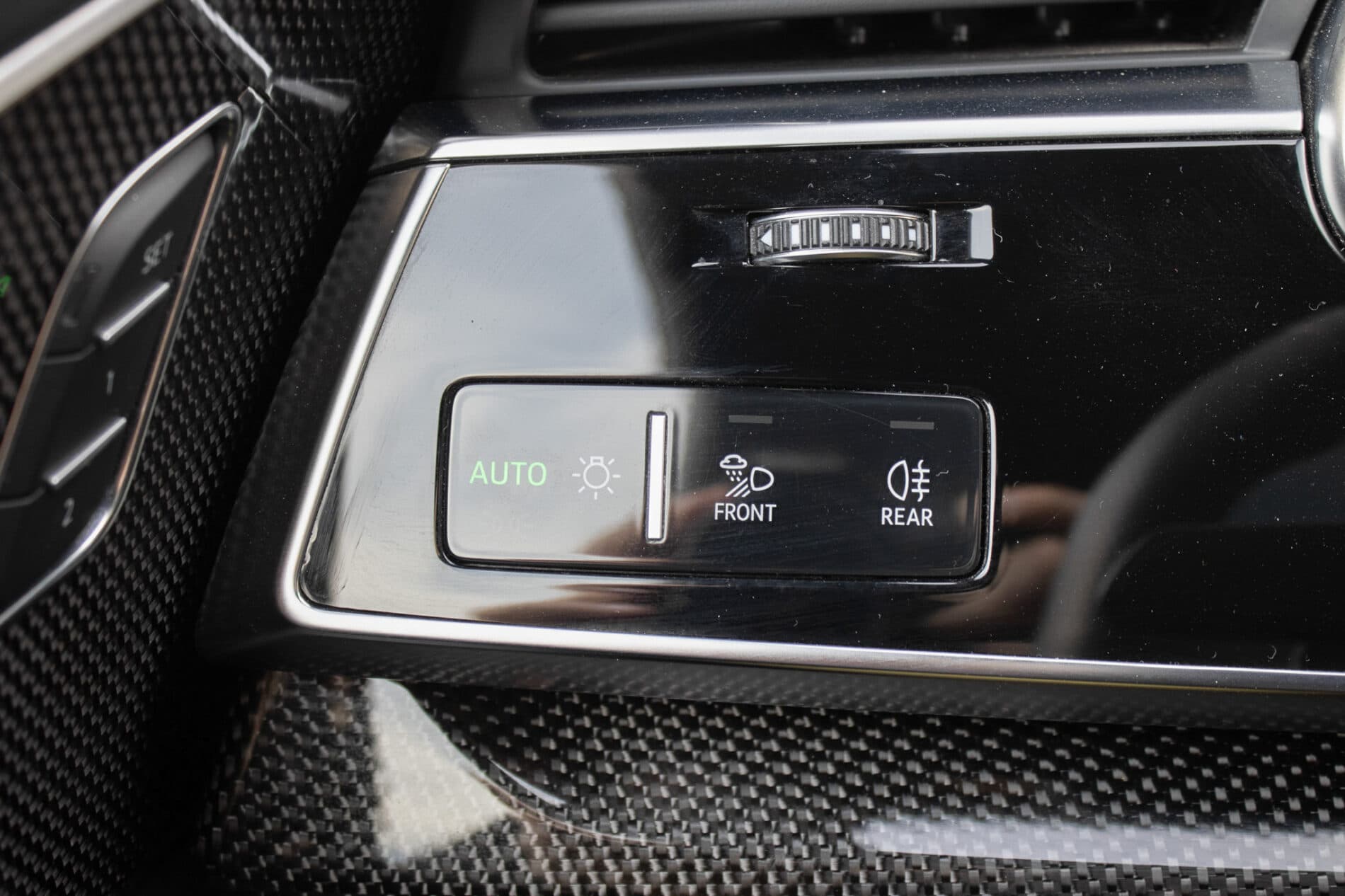 2021 AUDI SQ8, sivá suv, 122 000 km