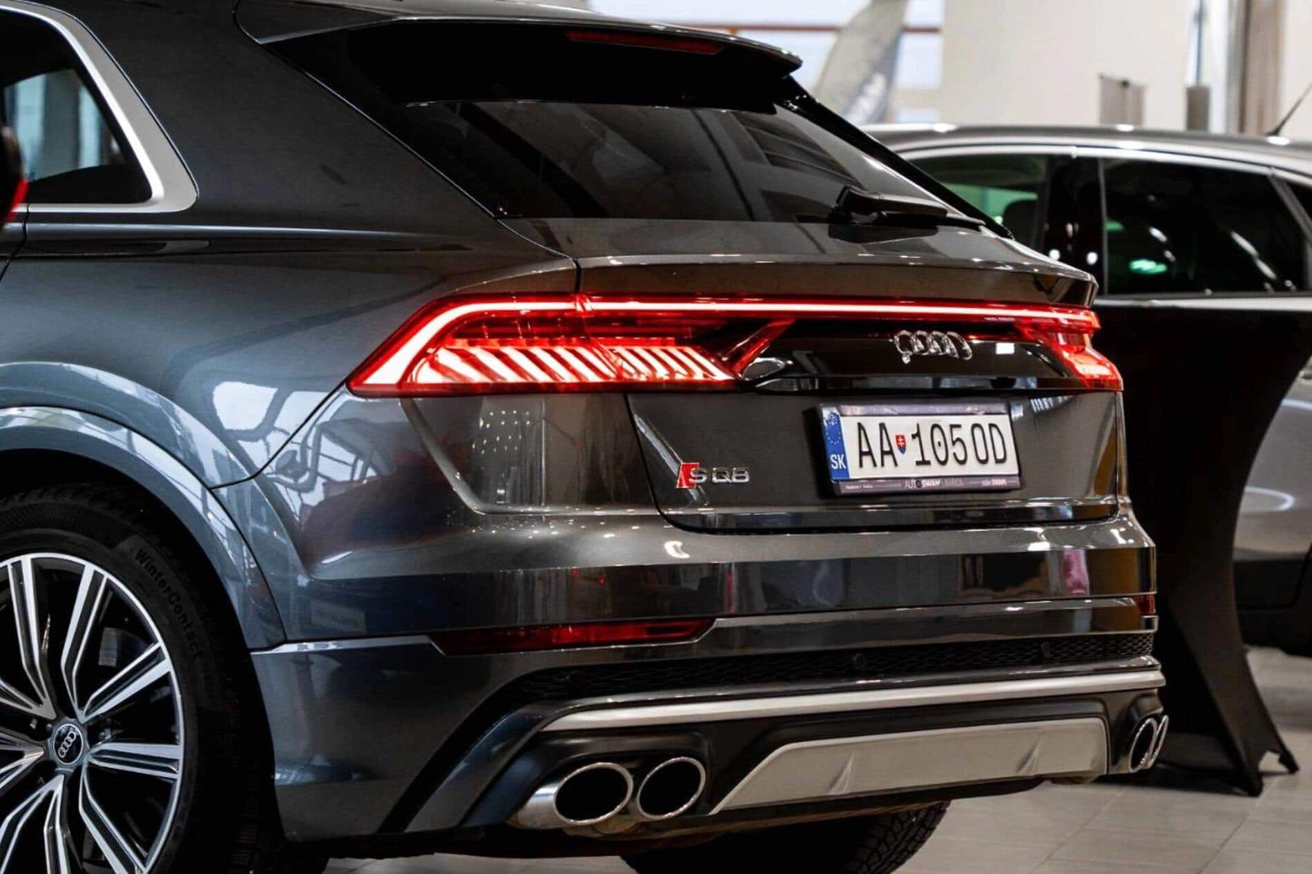2021 AUDI SQ8, sivá suv, 122 000 km