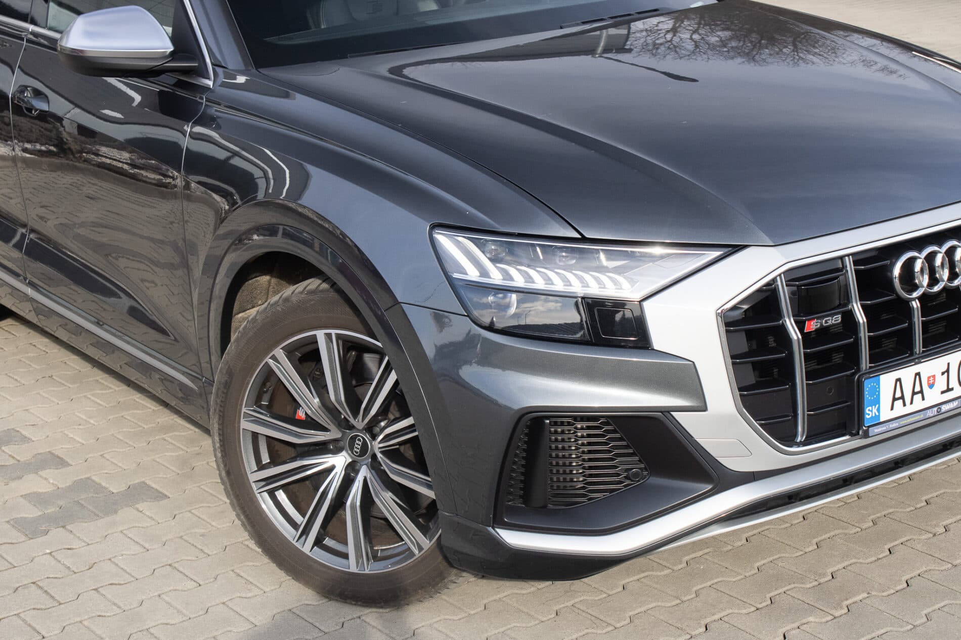 2021 AUDI SQ8, sivá suv, 122 000 km