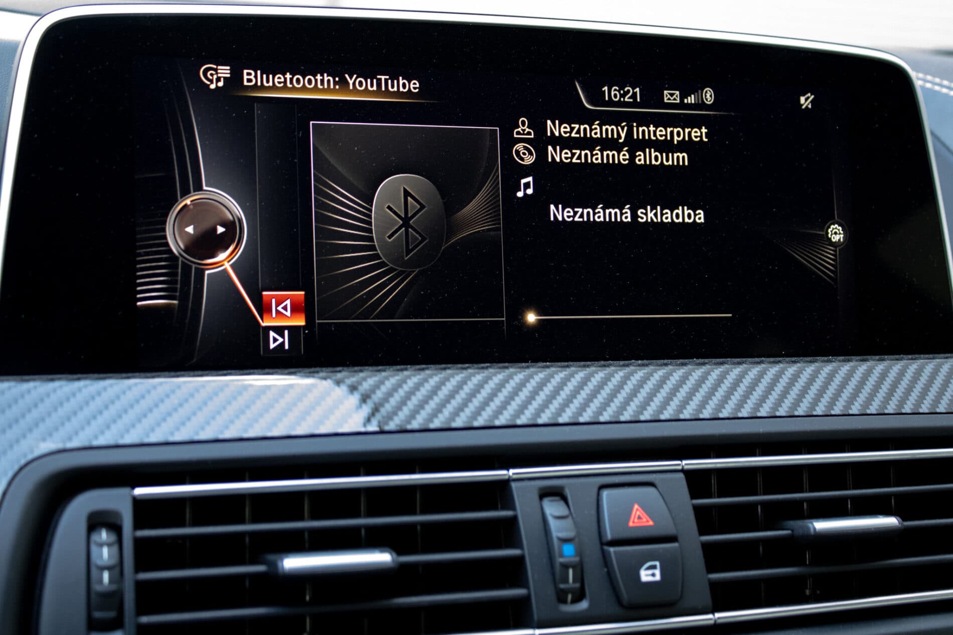 2017 BMW M6, sivá sedan, 30 396 km