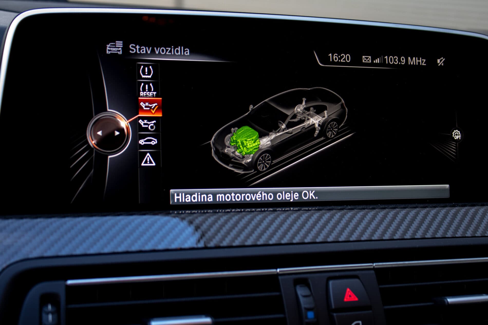 2017 BMW M6, sivá sedan, 30 396 km
