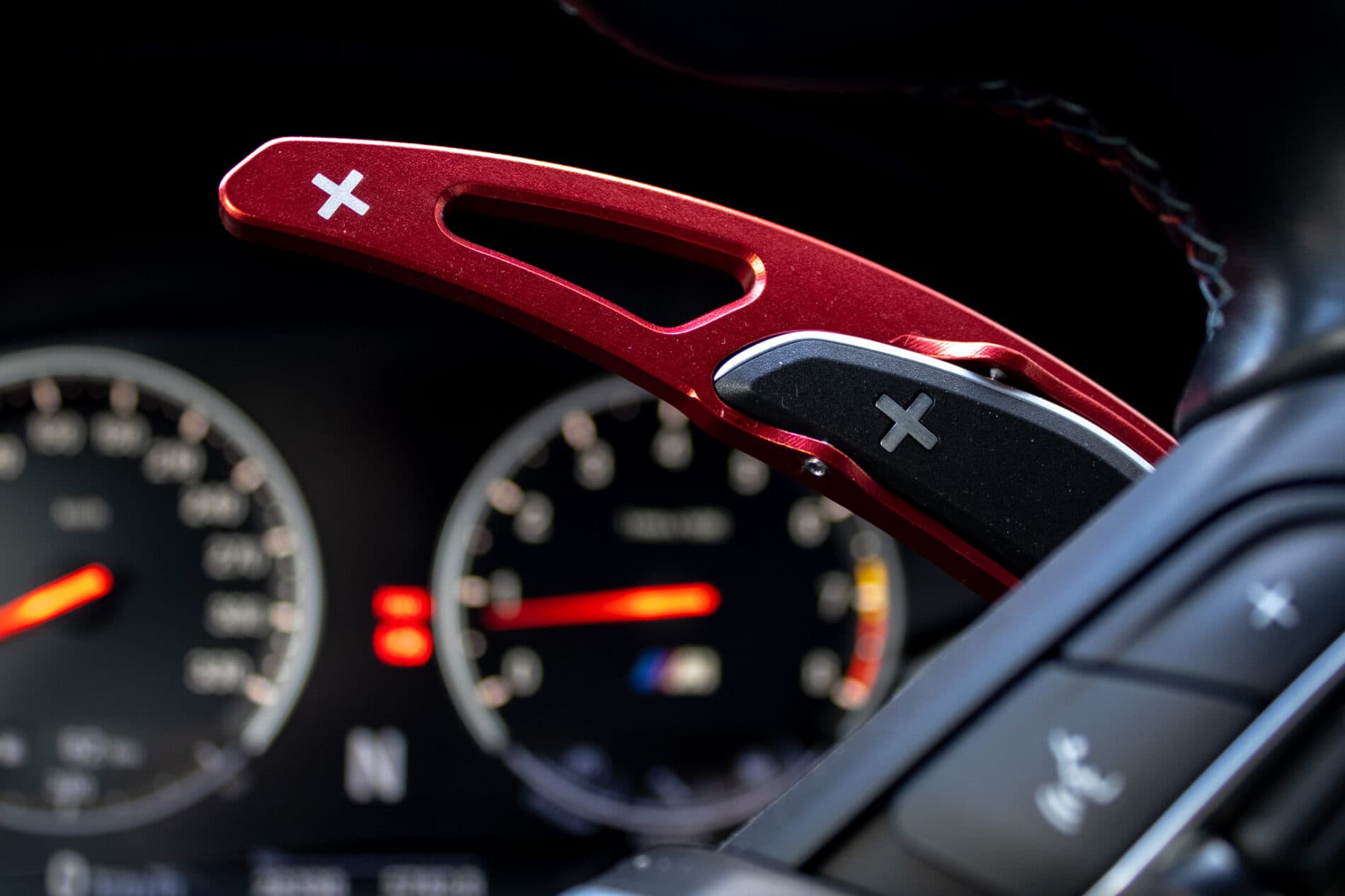 2017 BMW M6, sivá sedan, 30 396 km