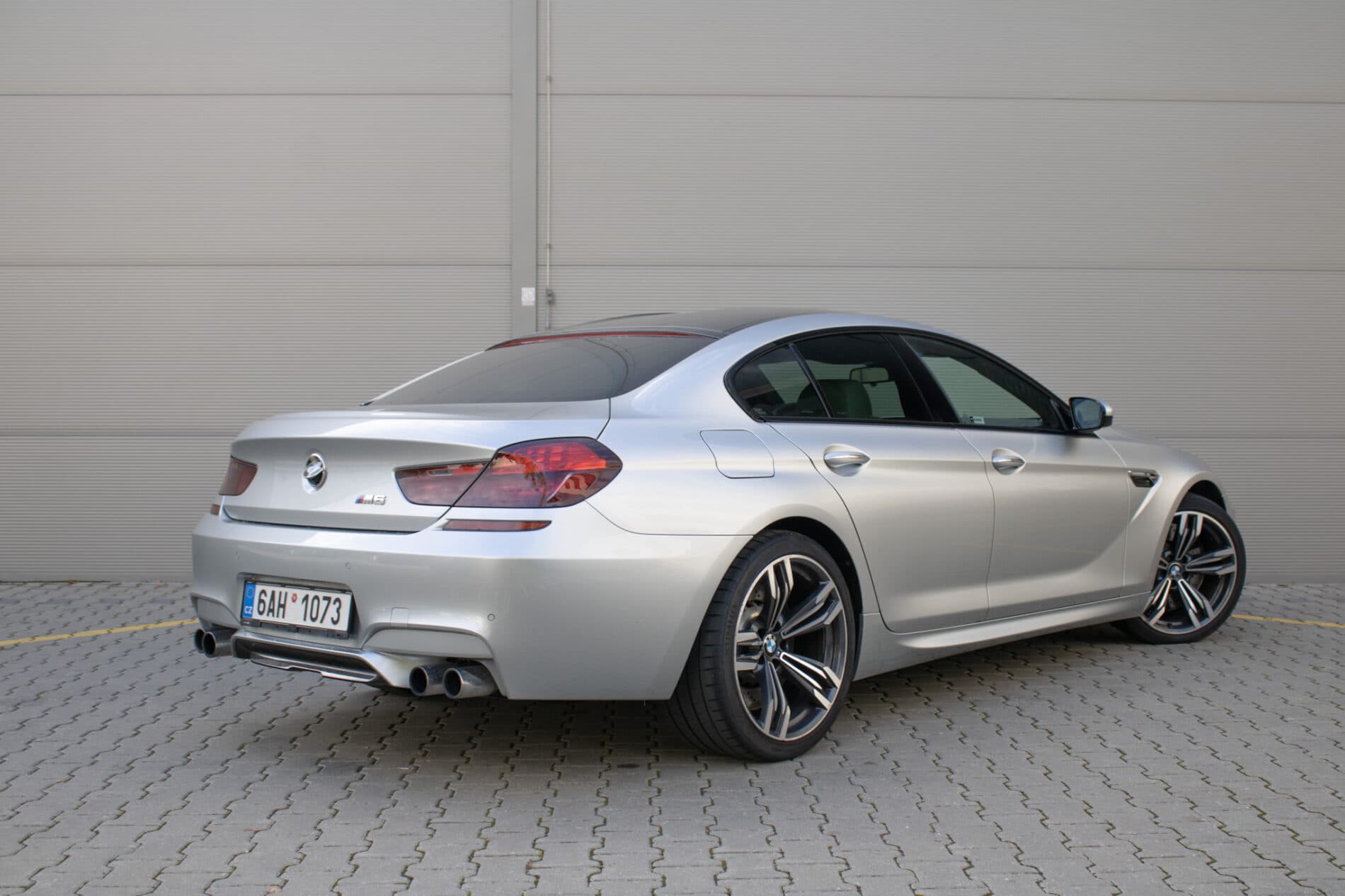 2017 BMW M6, sivá sedan, 30 396 km