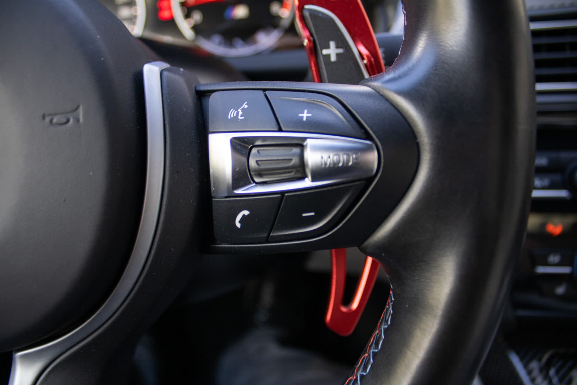 2017 BMW M6, sivá sedan, 30 396 km