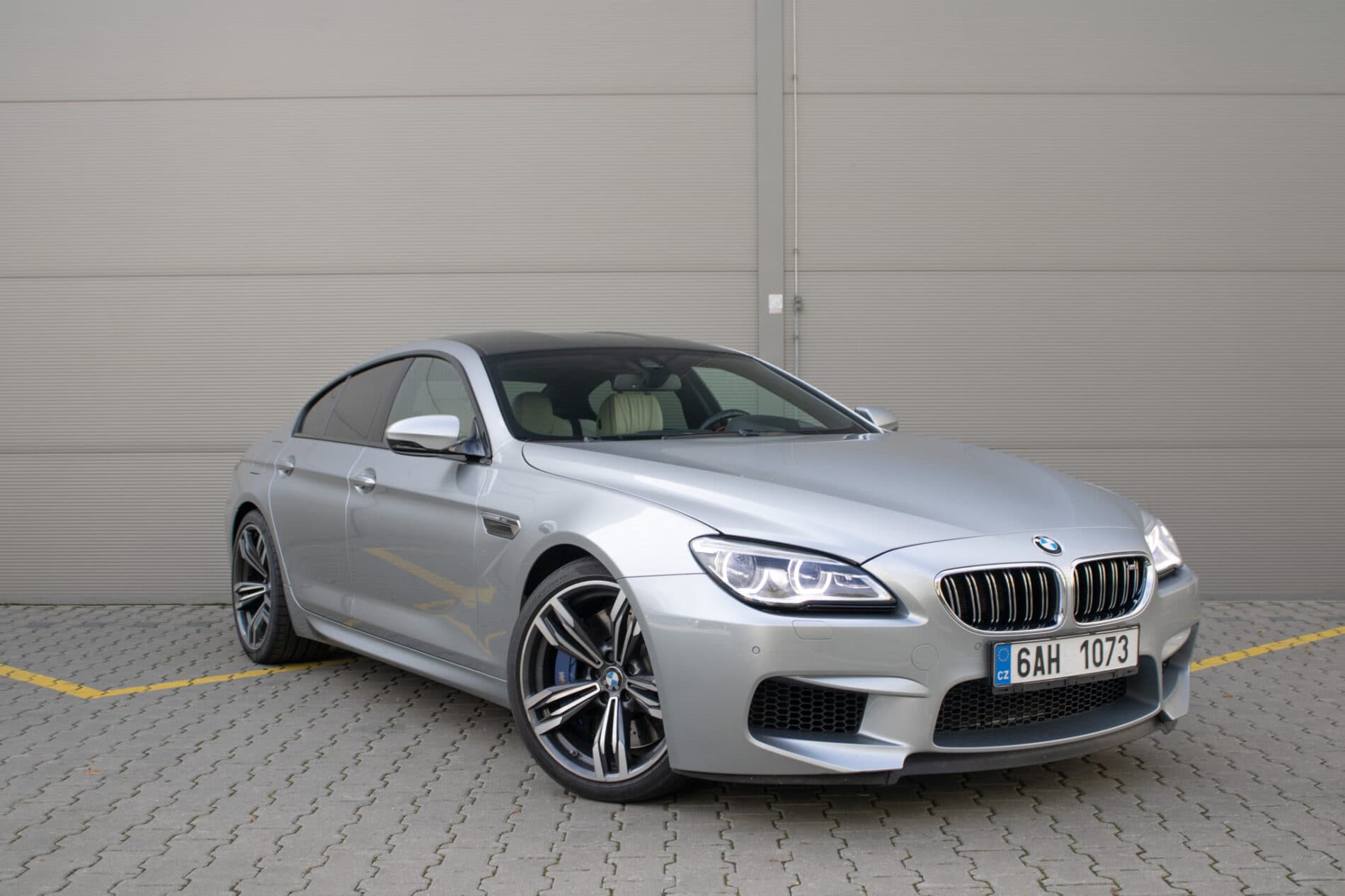 2017 BMW M6, sivá sedan, 30 396 km