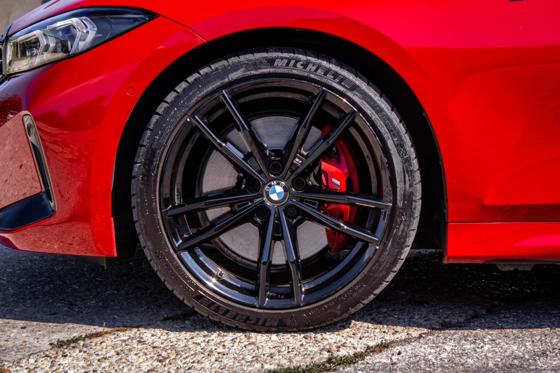 2023 BMW M340i, červená kombi, 36 400 km