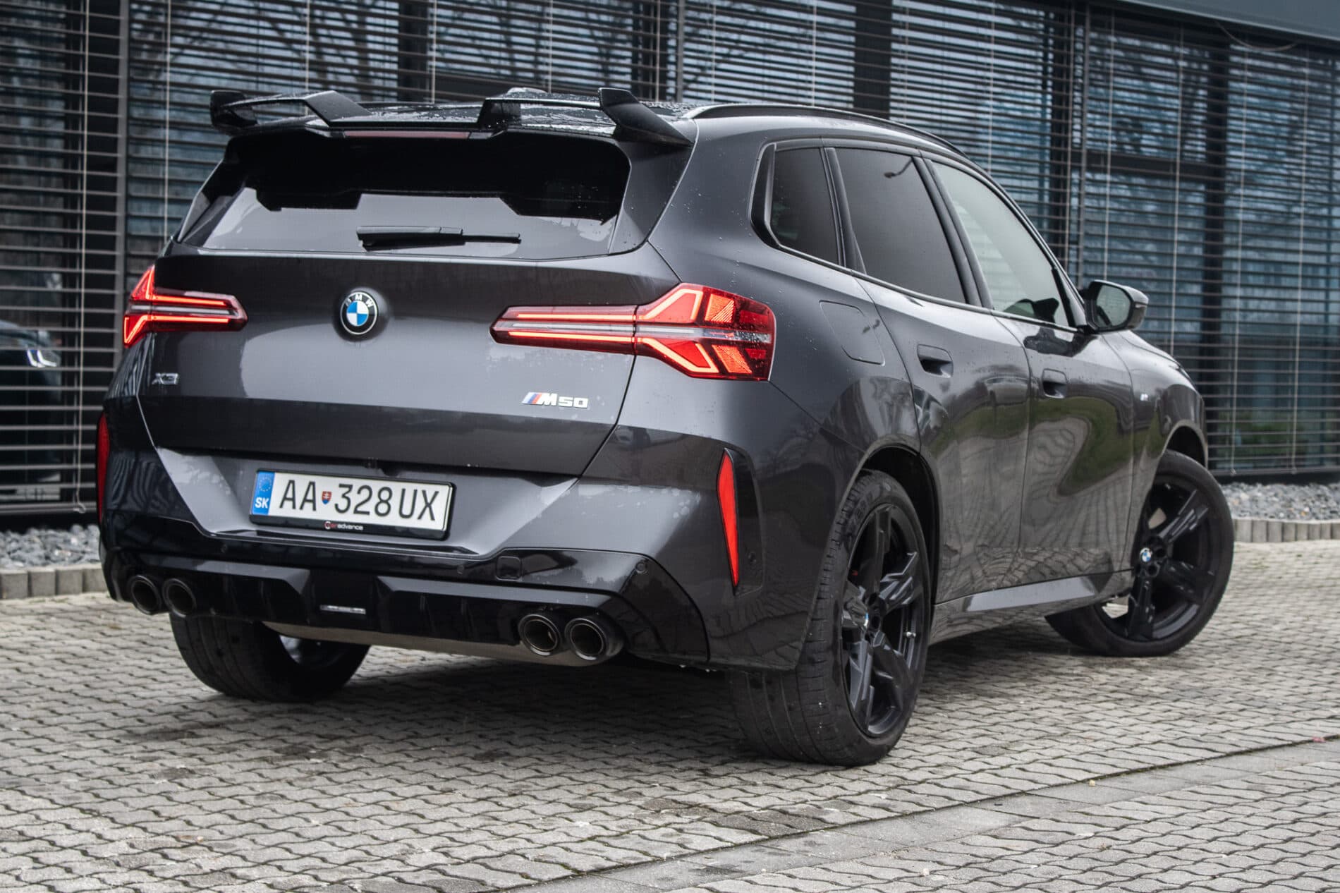 2025 BMW X3 M50, sivá suv, 19 096 km