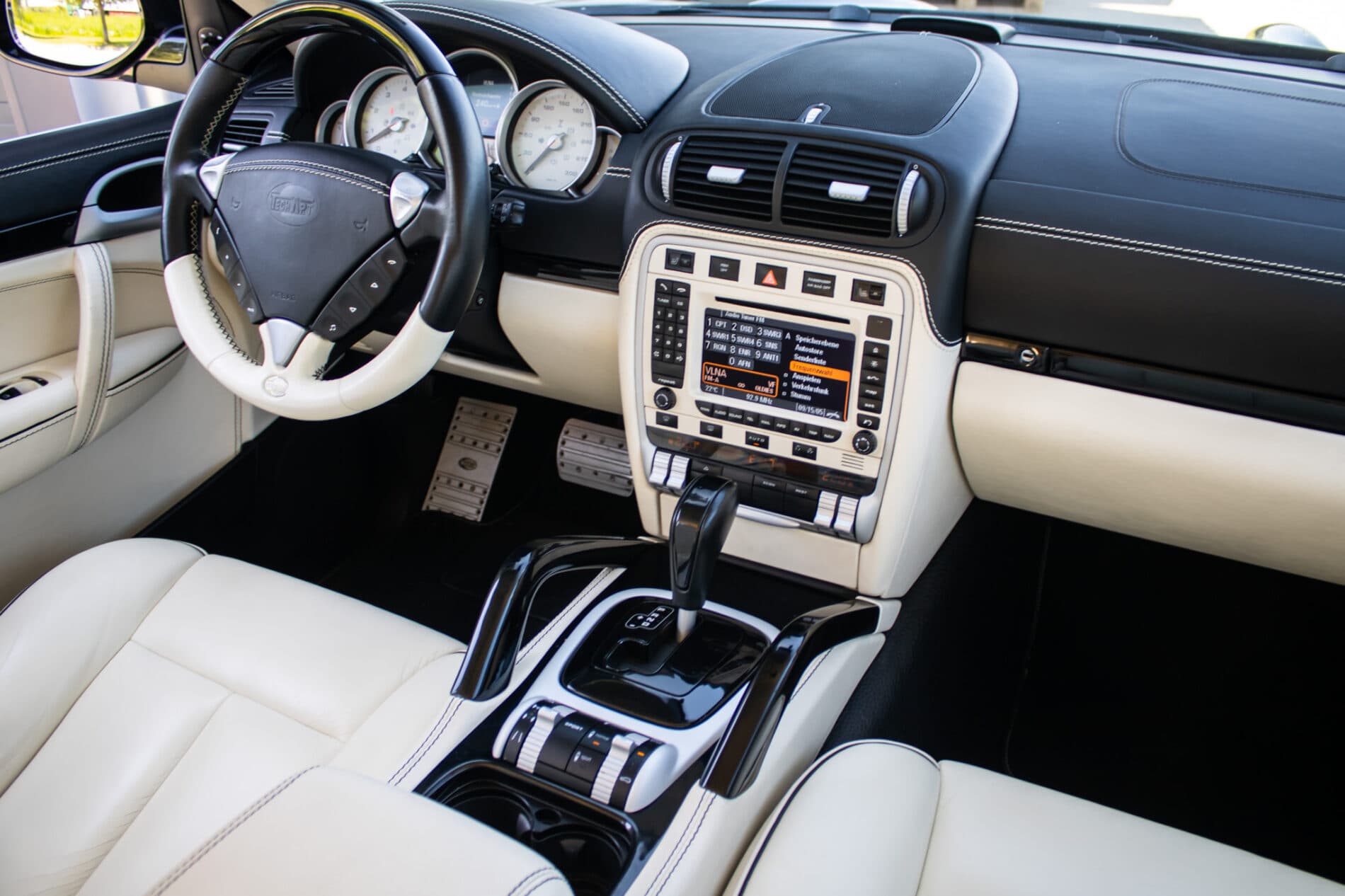 2008 Porsche Cayenne Turbo, čierna suv, 67 427 km
