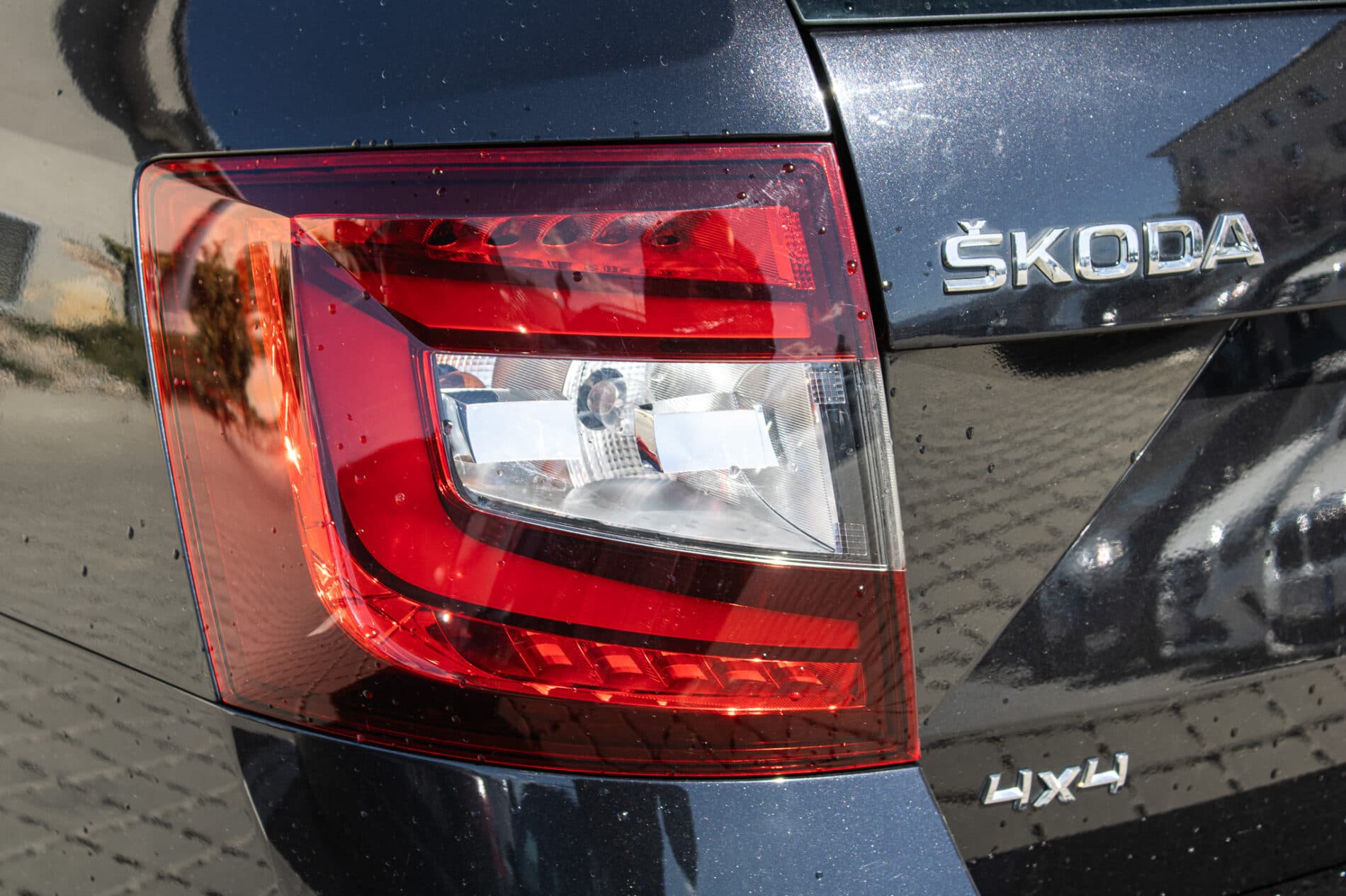 2017 Skoda Octavia RS, čierna kombi, 216 446 km