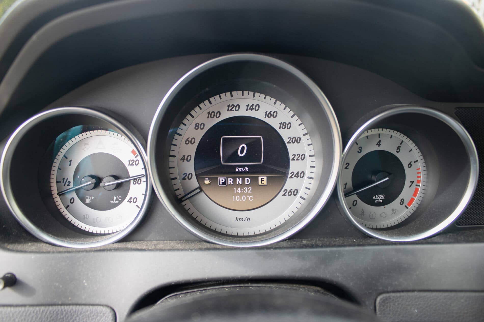 2011 Mercedes-Benz C 300, biela sedan, 206 000 km