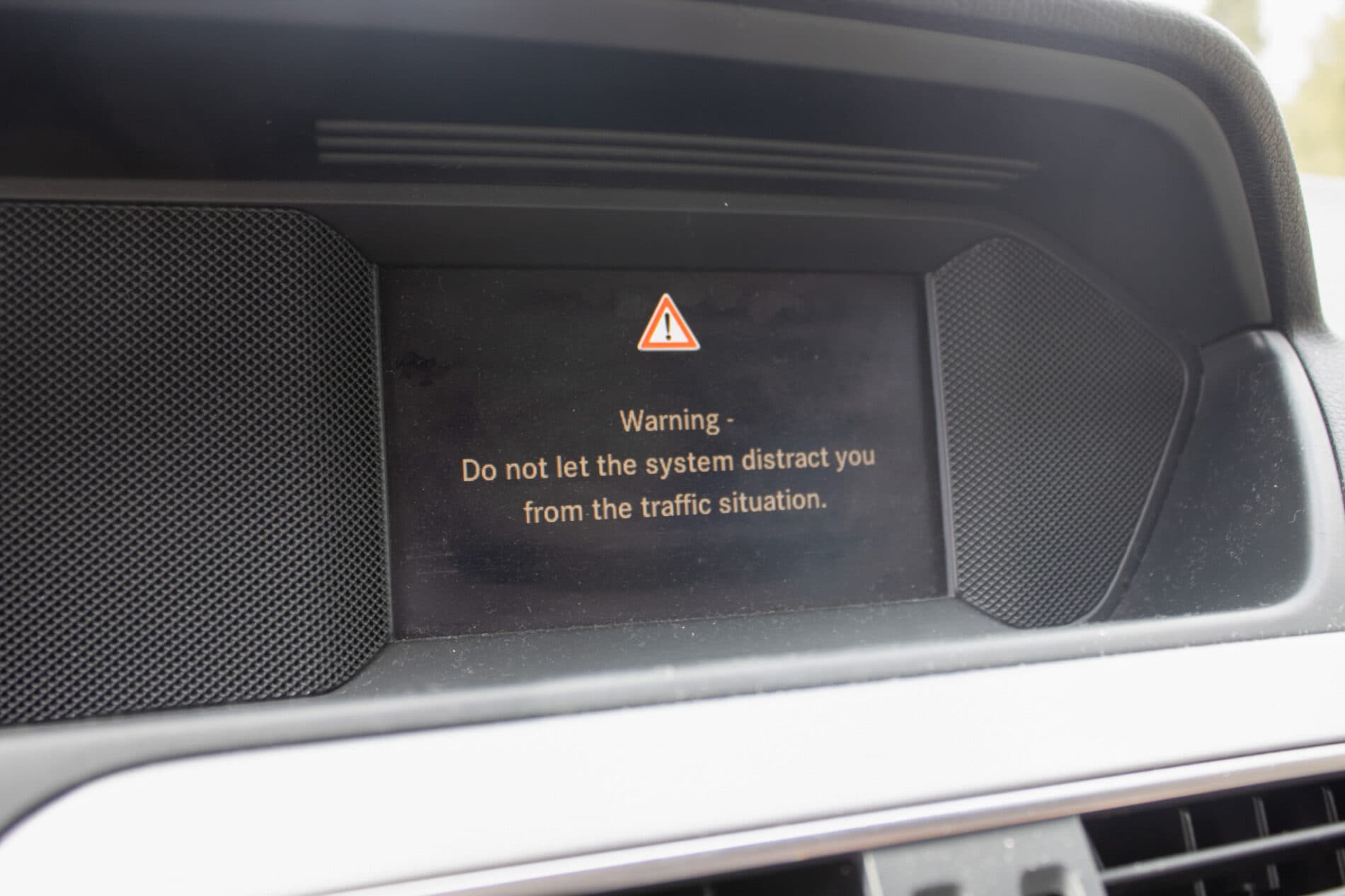 2011 Mercedes-Benz C 300, biela sedan, 206 000 km