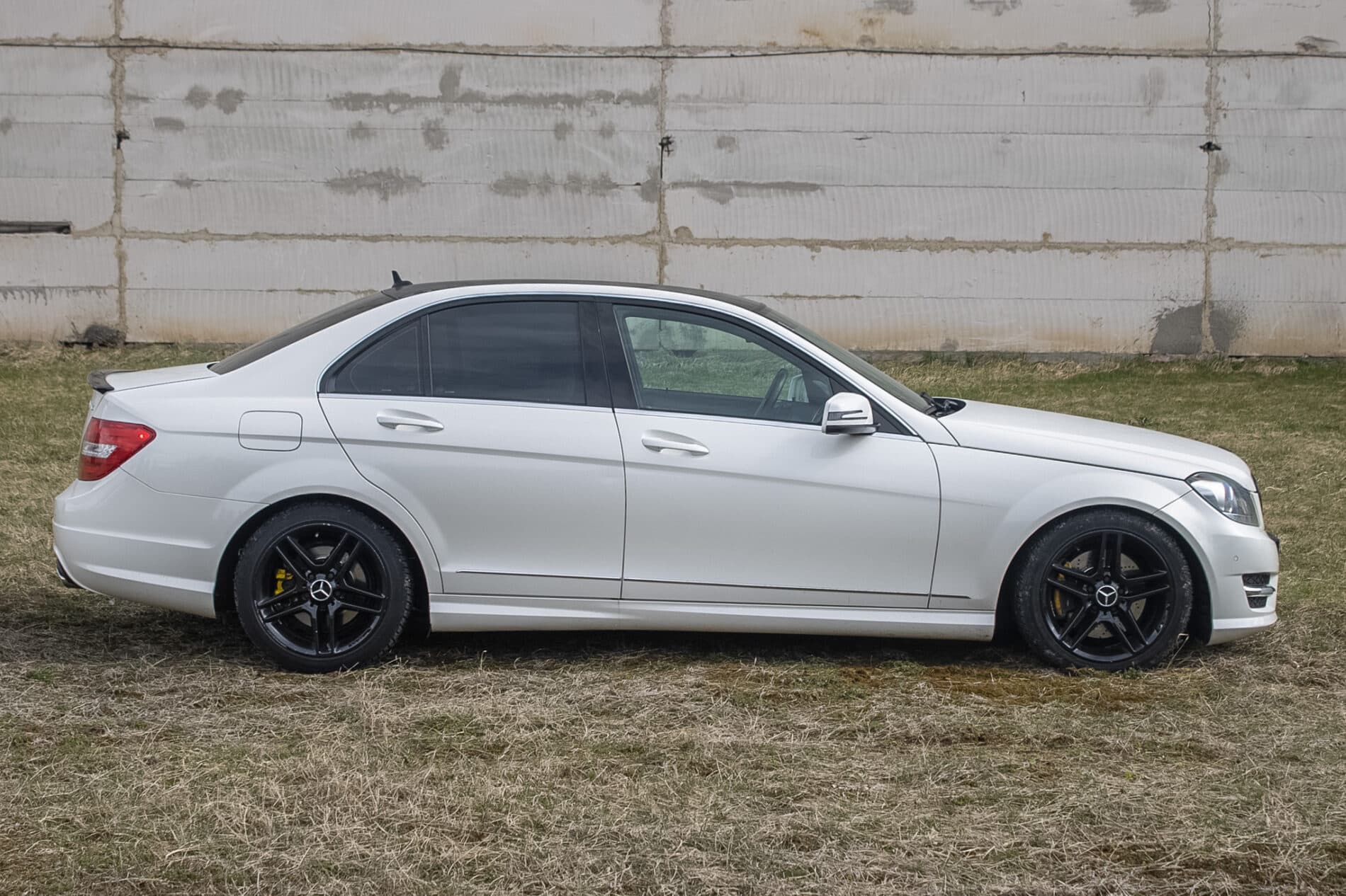 2011 Mercedes-Benz C 300, biela sedan, 206 000 km