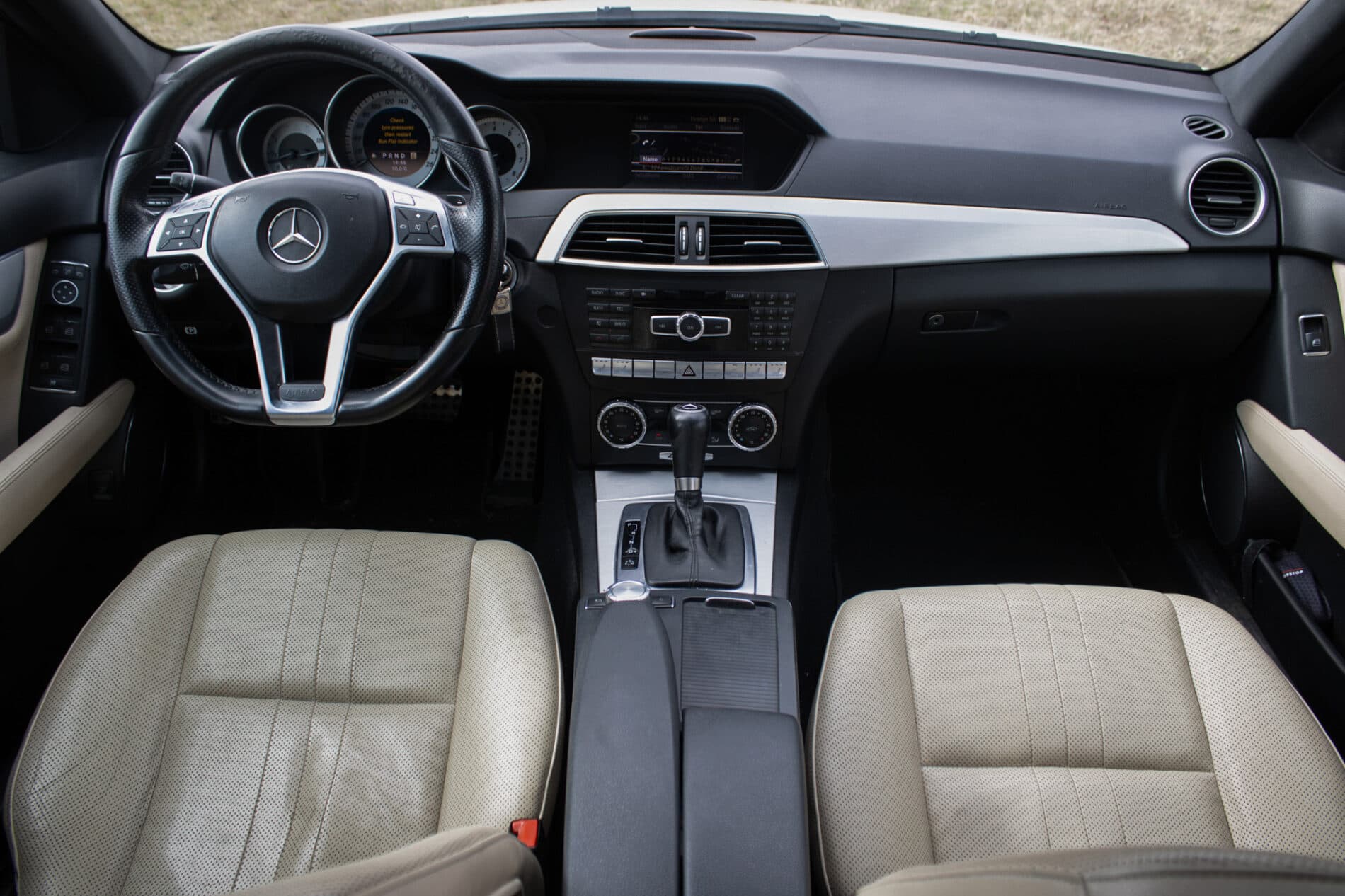 2011 Mercedes-Benz C 300, biela sedan, 206 000 km
