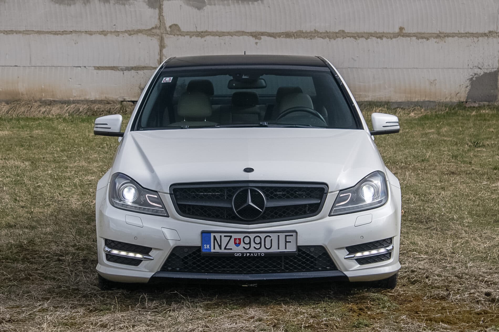 2011 Mercedes-Benz C 300, biela sedan, 206 000 km