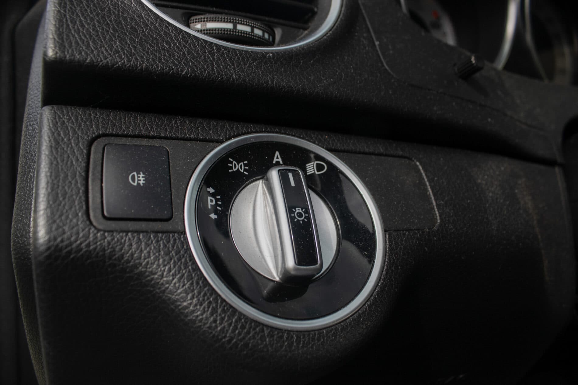 2011 Mercedes-Benz C 300, biela sedan, 206 000 km