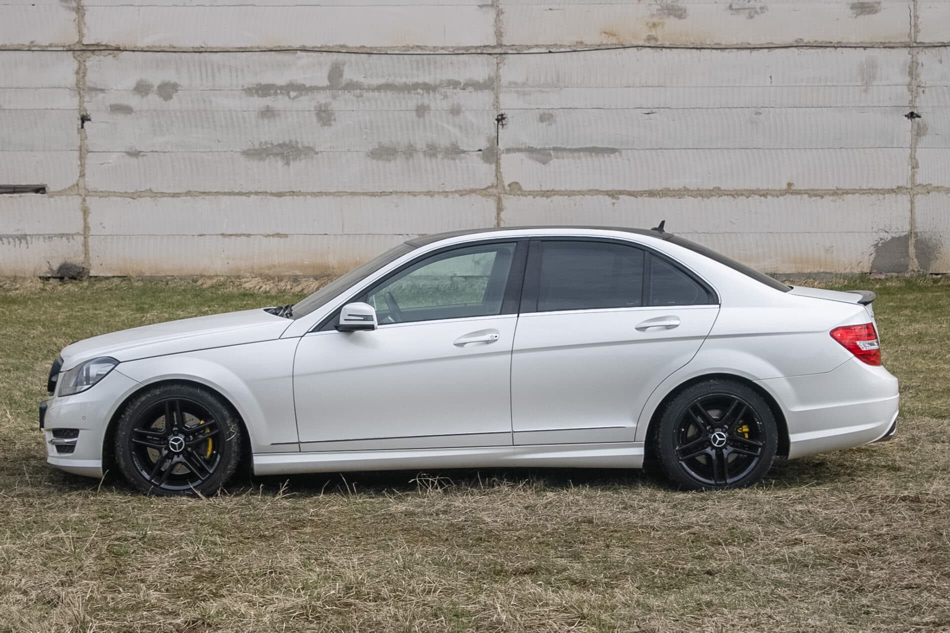 2011 Mercedes-Benz C 300, biela sedan, 206 000 km