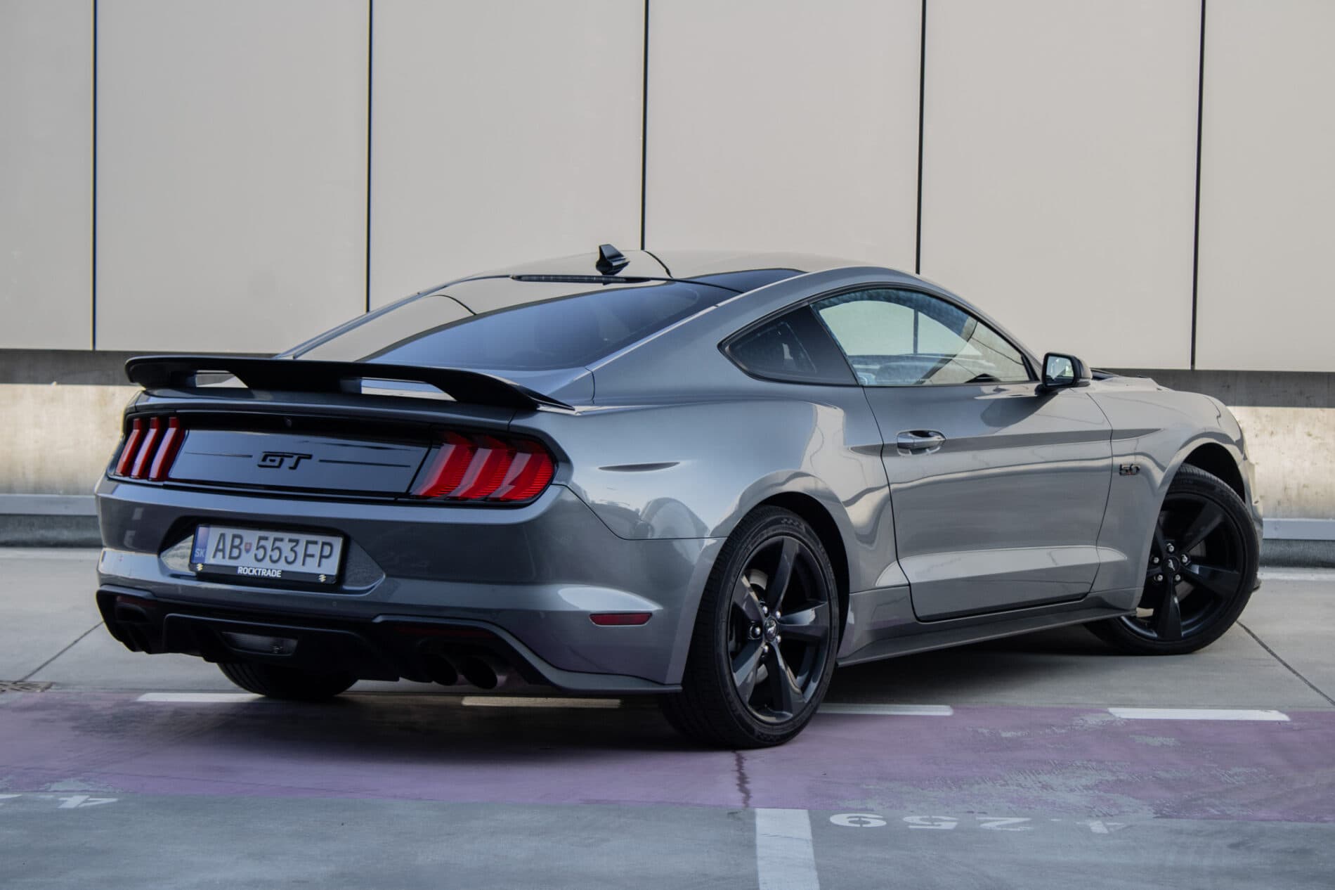 2022 Ford Mustang Mach 1, sivá kupé, 83 631 km