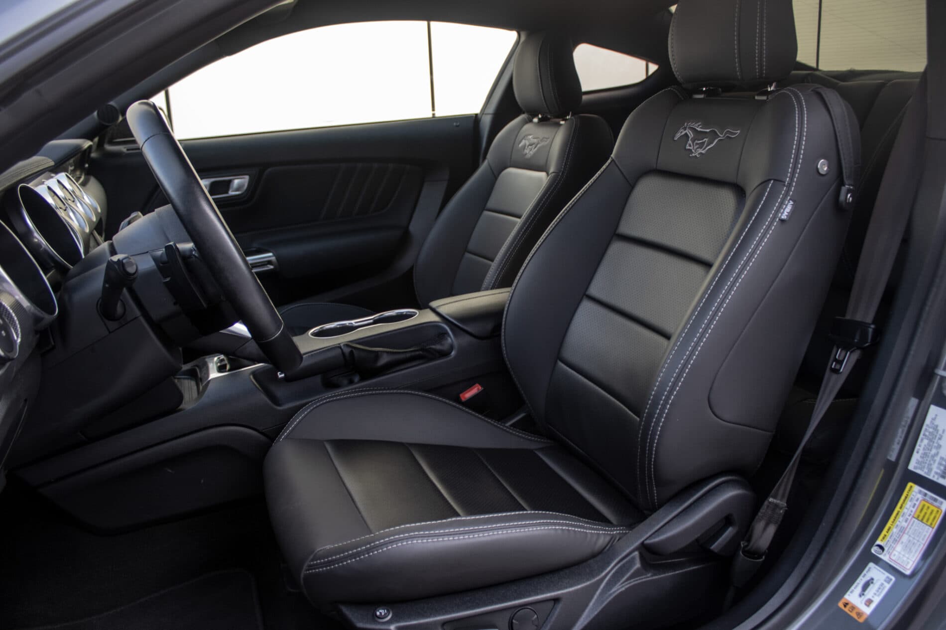 2022 Ford Mustang Mach 1, sivá kupé, 83 631 km