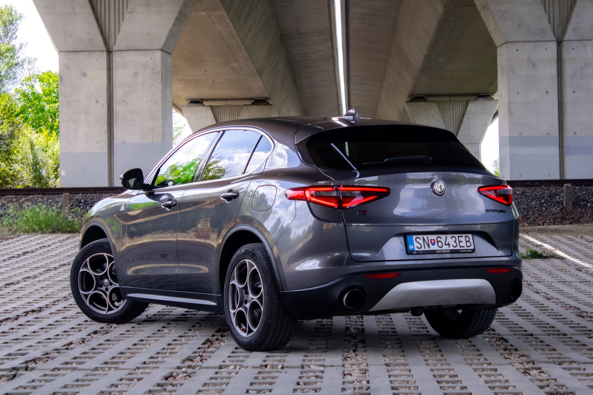 2019 Alfa Romeo Stelvio, sivá suv, 56 139 km