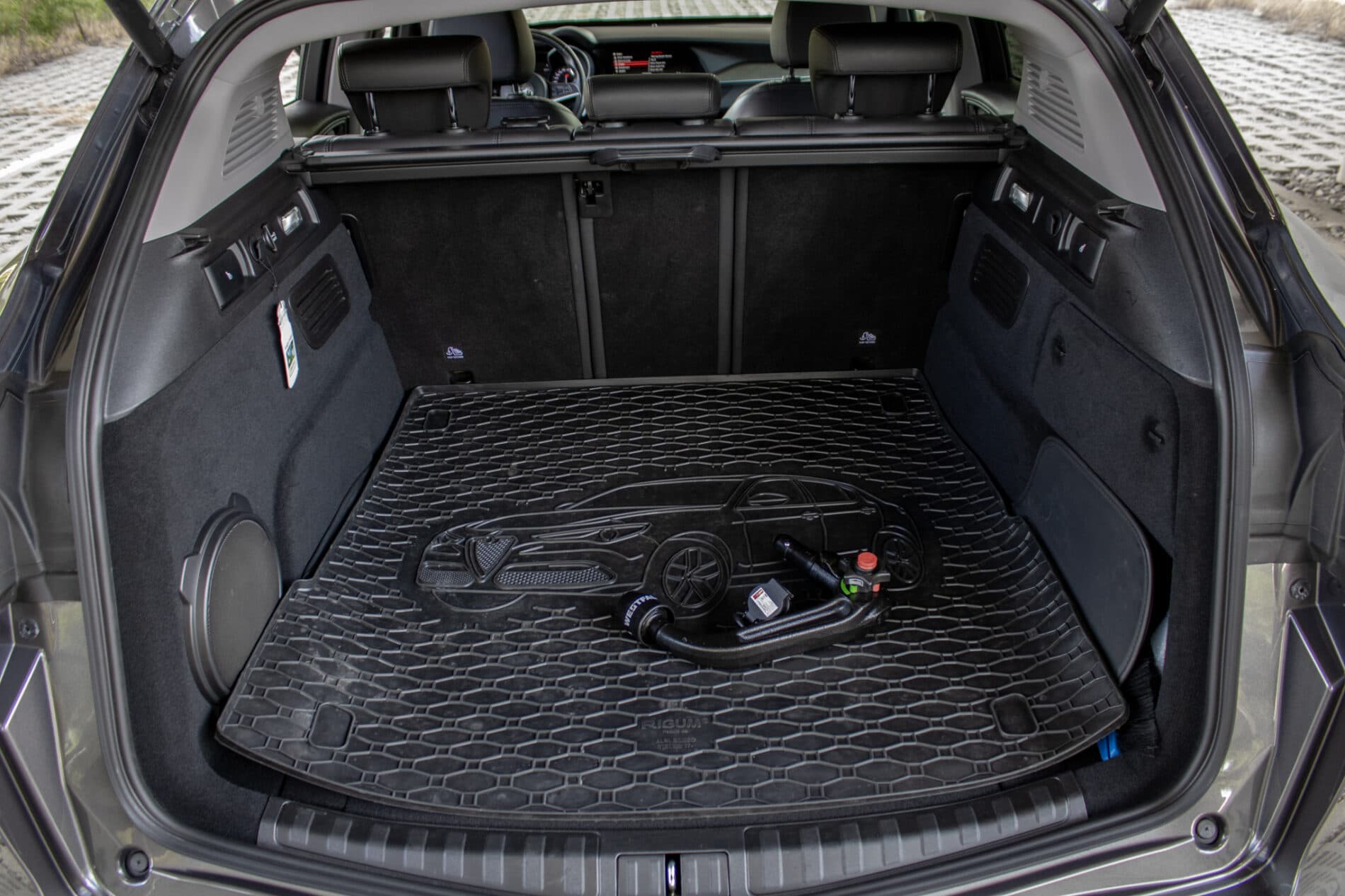 2019 Alfa Romeo Stelvio, sivá suv, 56 139 km