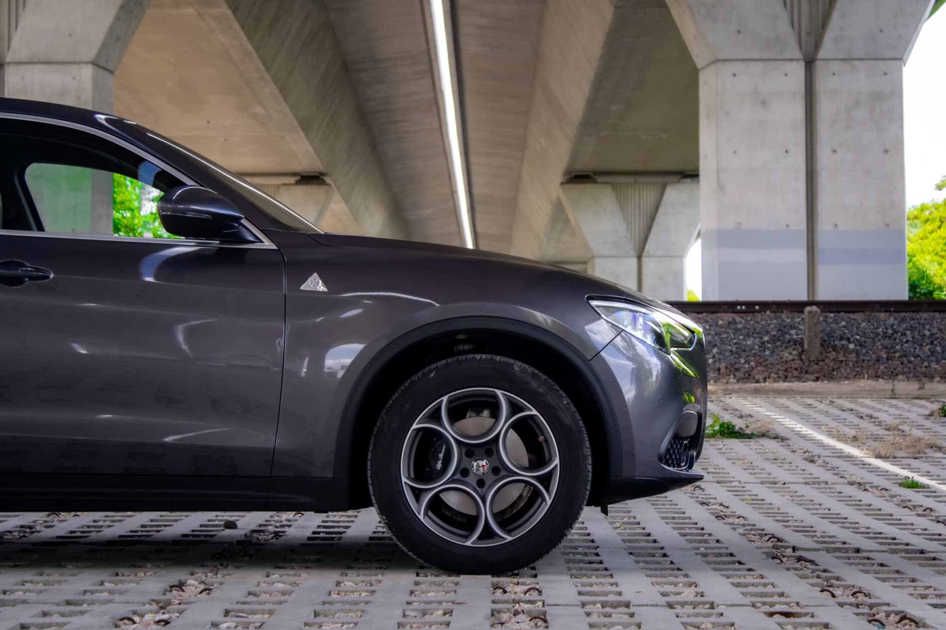 2019 Alfa Romeo Stelvio, sivá suv, 56 139 km