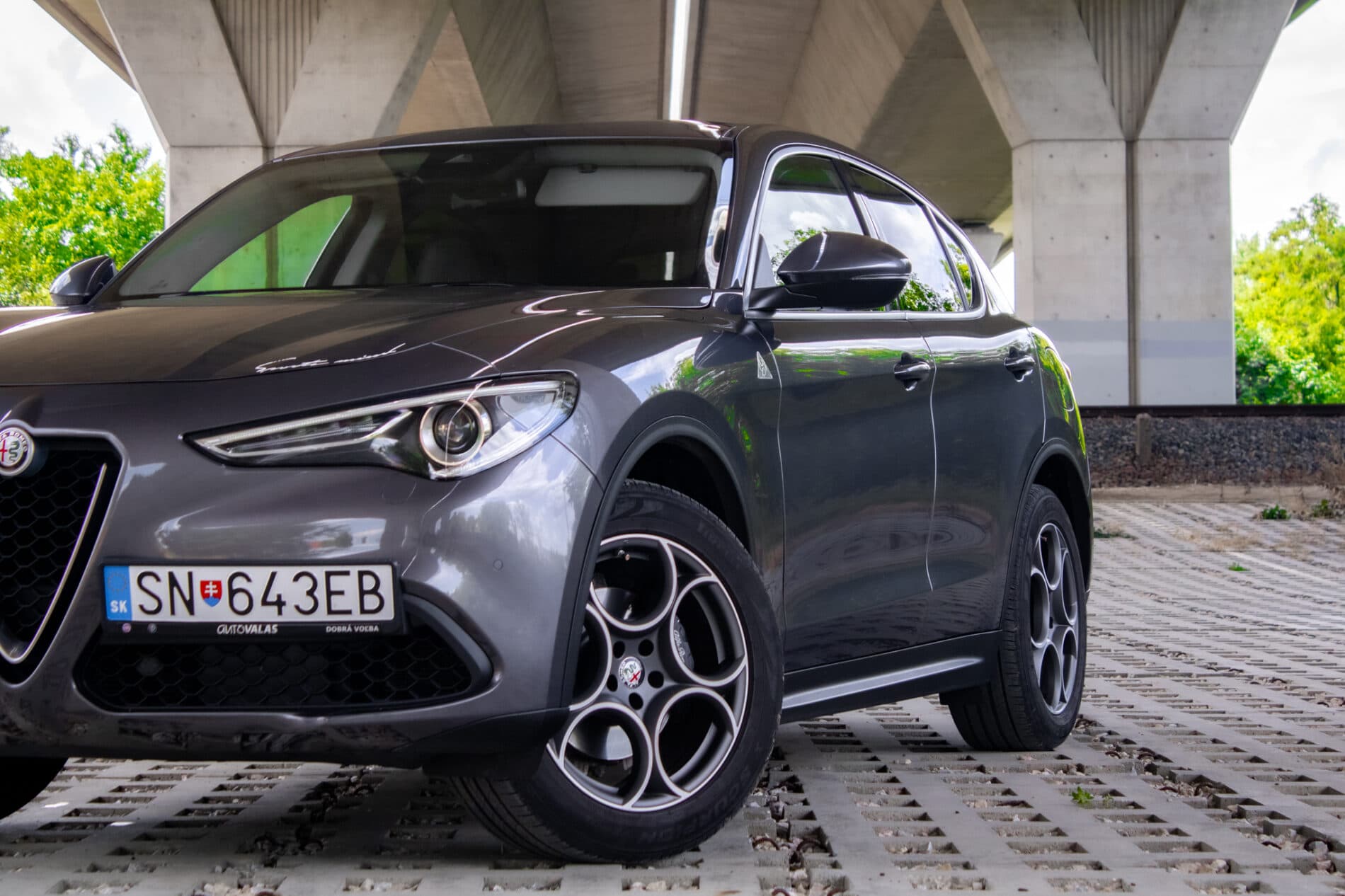 2019 Alfa Romeo Stelvio, sivá suv, 56 139 km