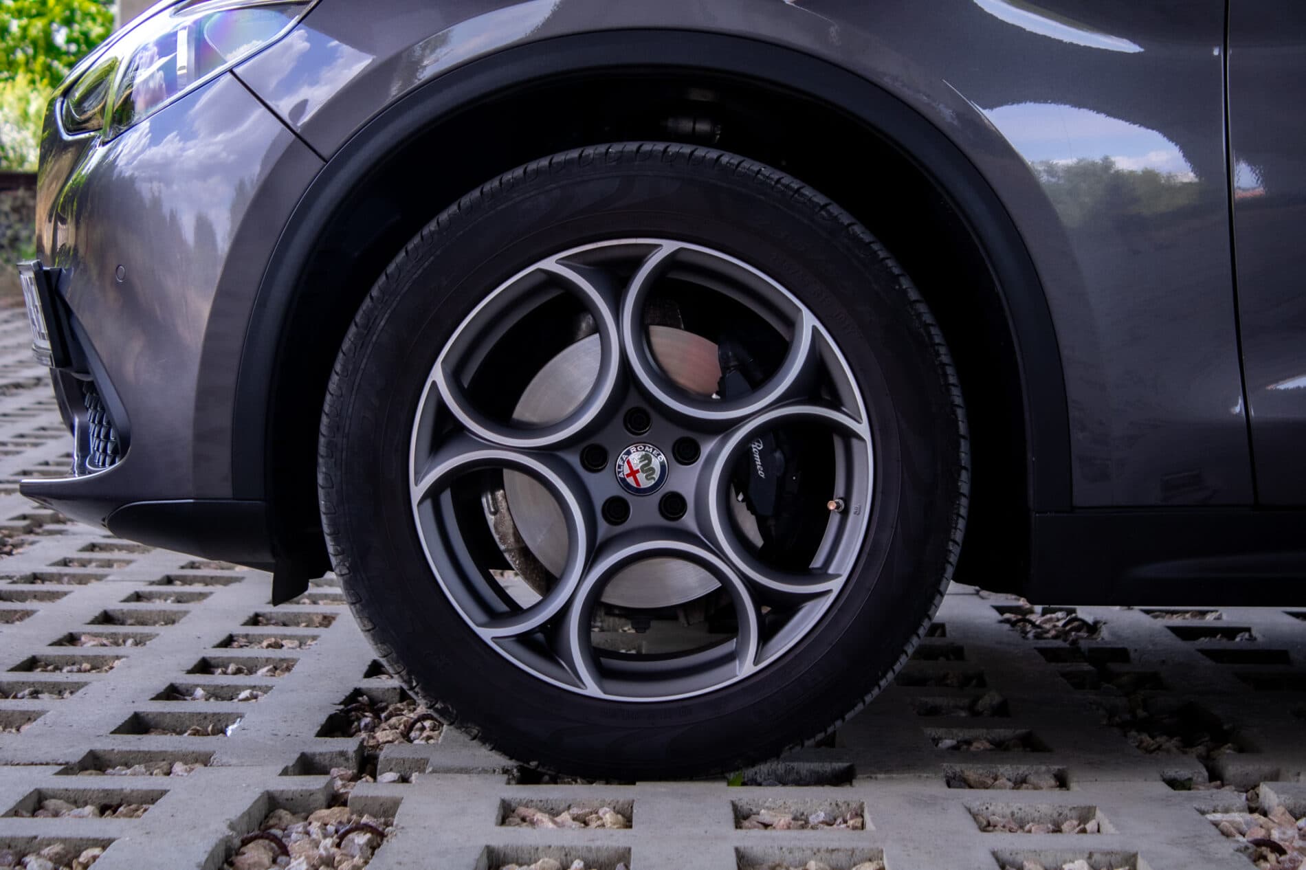 2019 Alfa Romeo Stelvio, sivá suv, 56 139 km