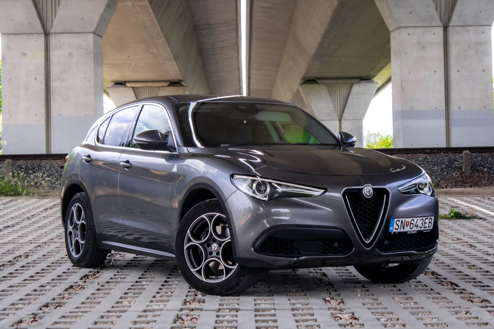 2019 Alfa Romeo Stelvio, sivá suv, 56 139 km