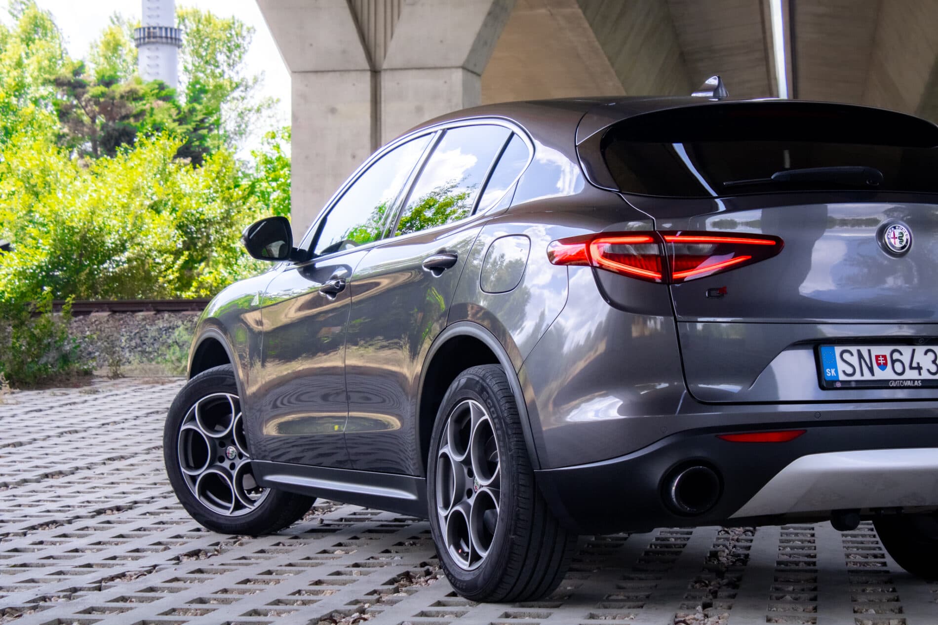 2019 Alfa Romeo Stelvio, sivá suv, 56 139 km