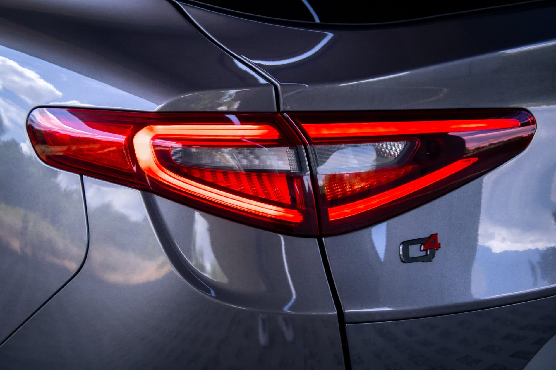 2019 Alfa Romeo Stelvio, sivá suv, 56 139 km