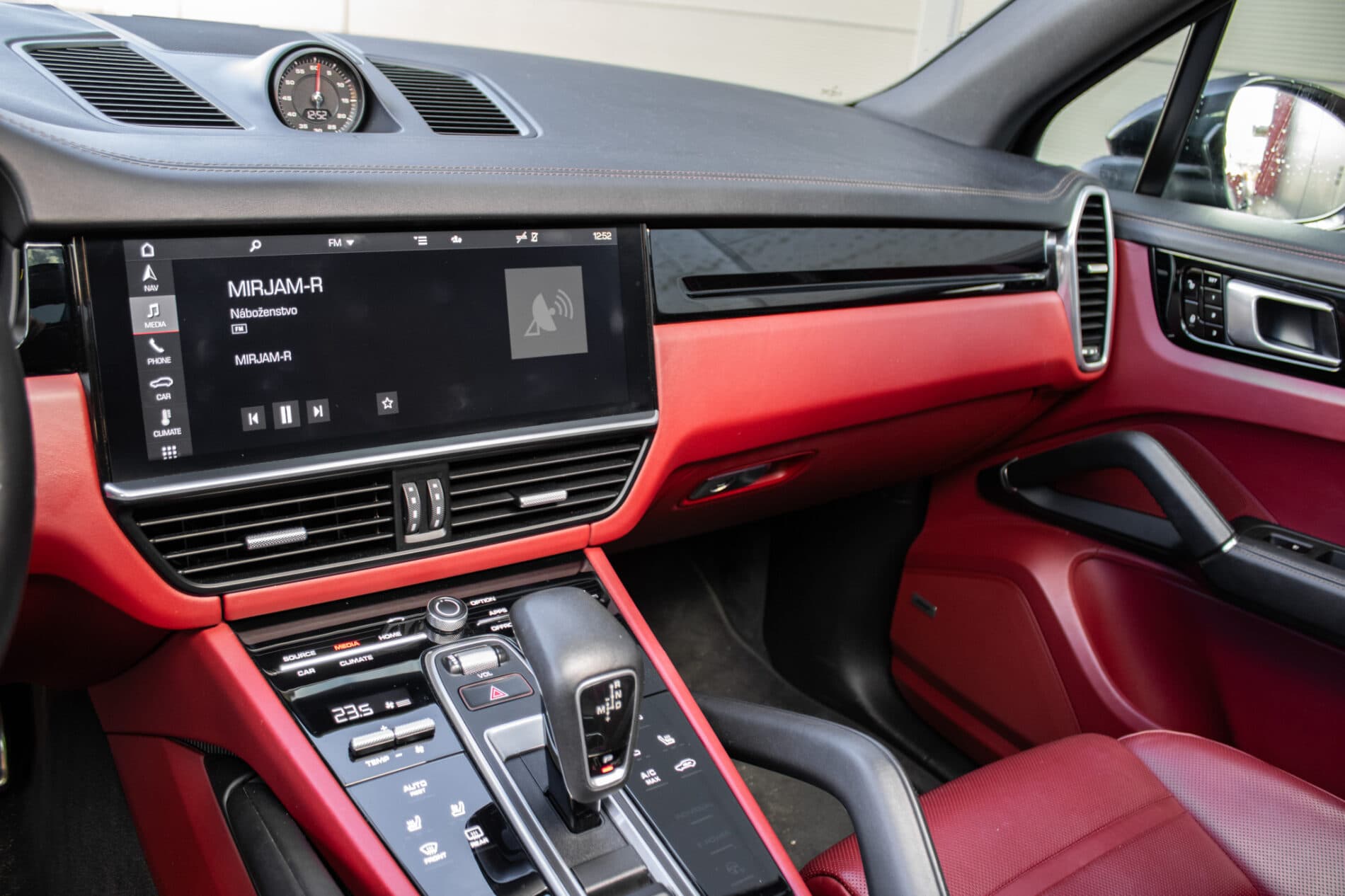2018 Porsche Cayenne S, čierna suv, 168 000 km