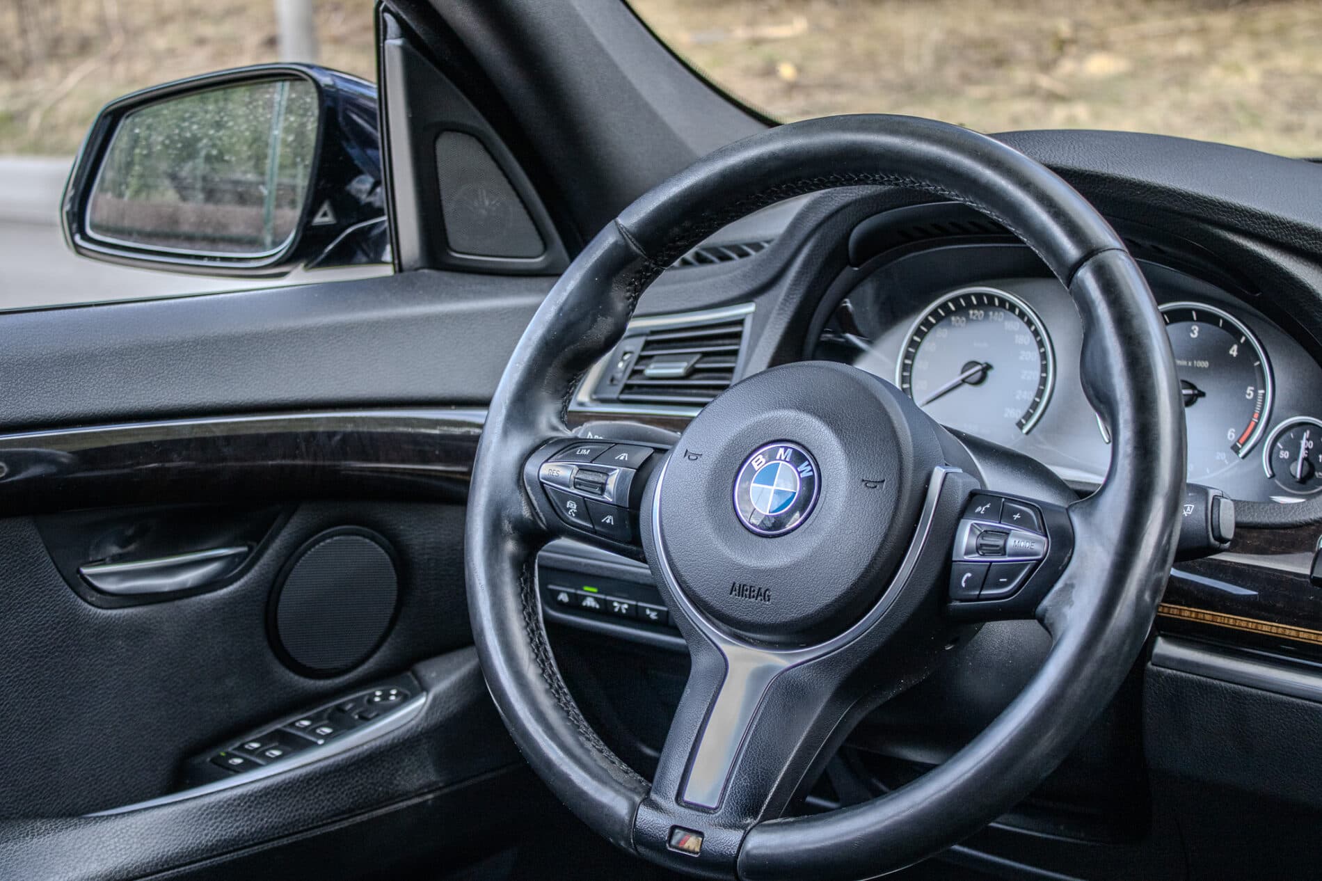 2016 BMW 530d, čierna, 258 656 km