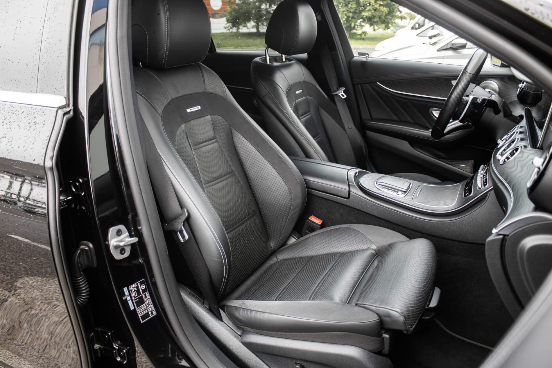 2020 Mercedes-Benz E 53 AMG, čierna sedan, 85 274 km