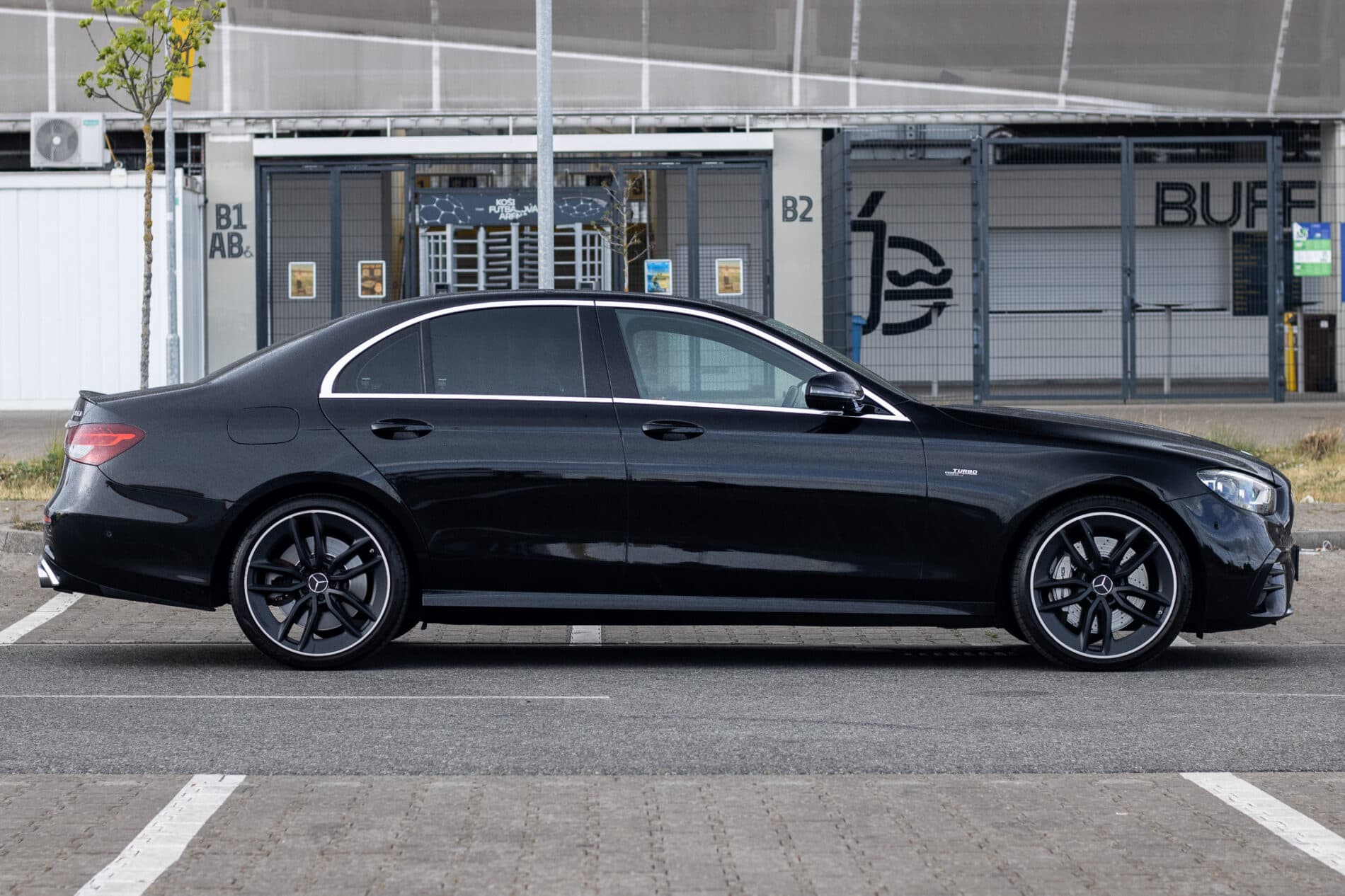 2020 Mercedes-Benz E 53 AMG, čierna sedan, 85 274 km