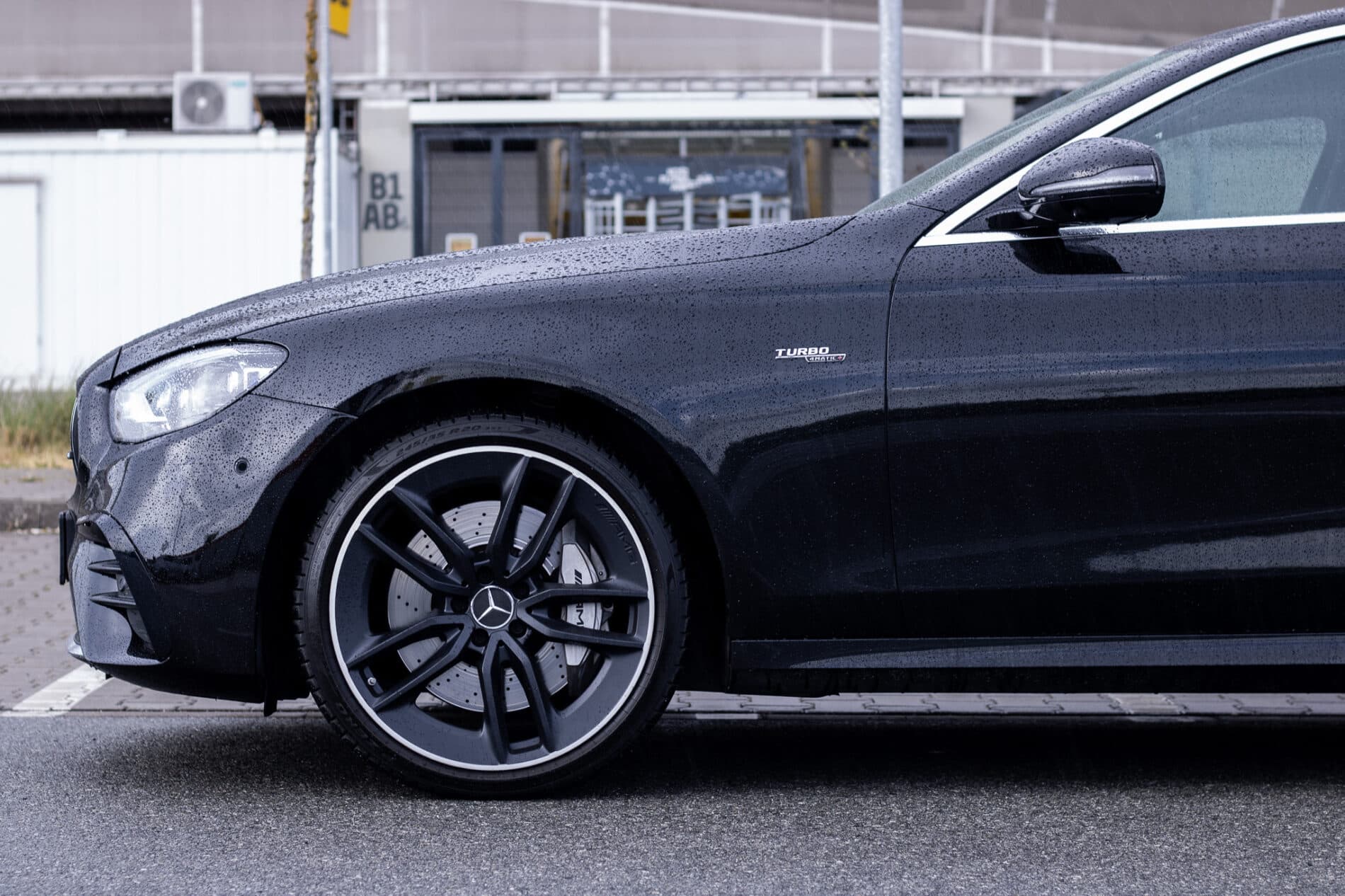 2020 Mercedes-Benz E 53 AMG, čierna sedan, 85 274 km