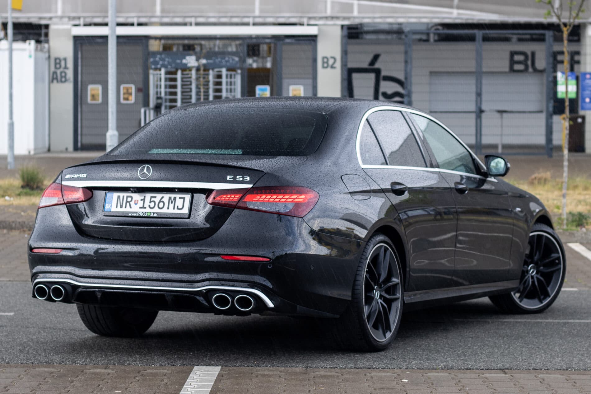 2020 Mercedes-Benz E 53 AMG, čierna sedan, 85 274 km