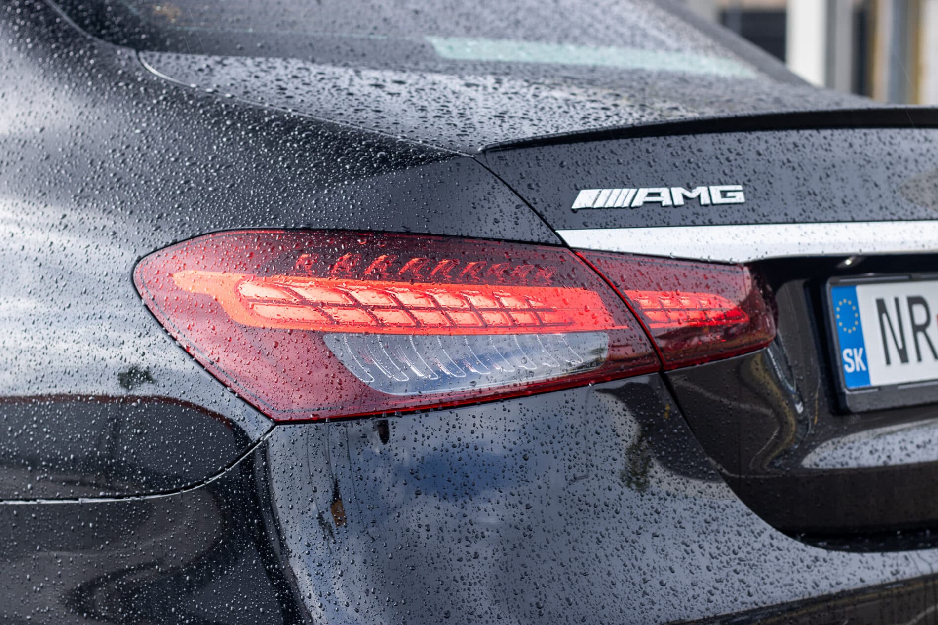 2020 Mercedes-Benz E 53 AMG, čierna sedan, 85 274 km