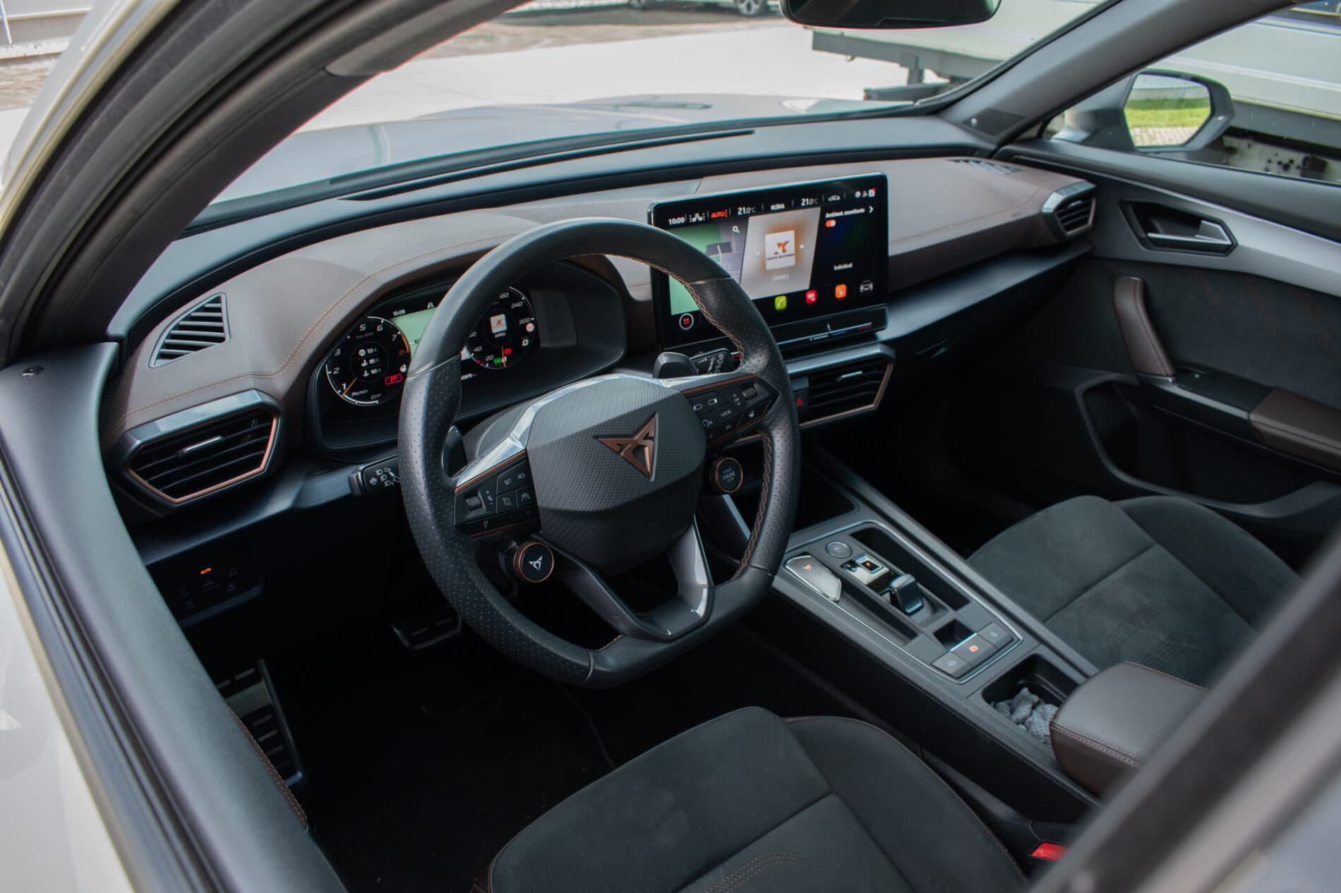2022 Cupra Formentor VZ5, sivá suv, 45 979 km