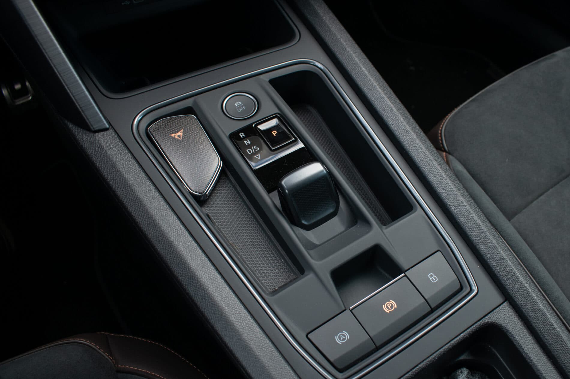 2022 Cupra Formentor VZ5, sivá suv, 45 979 km