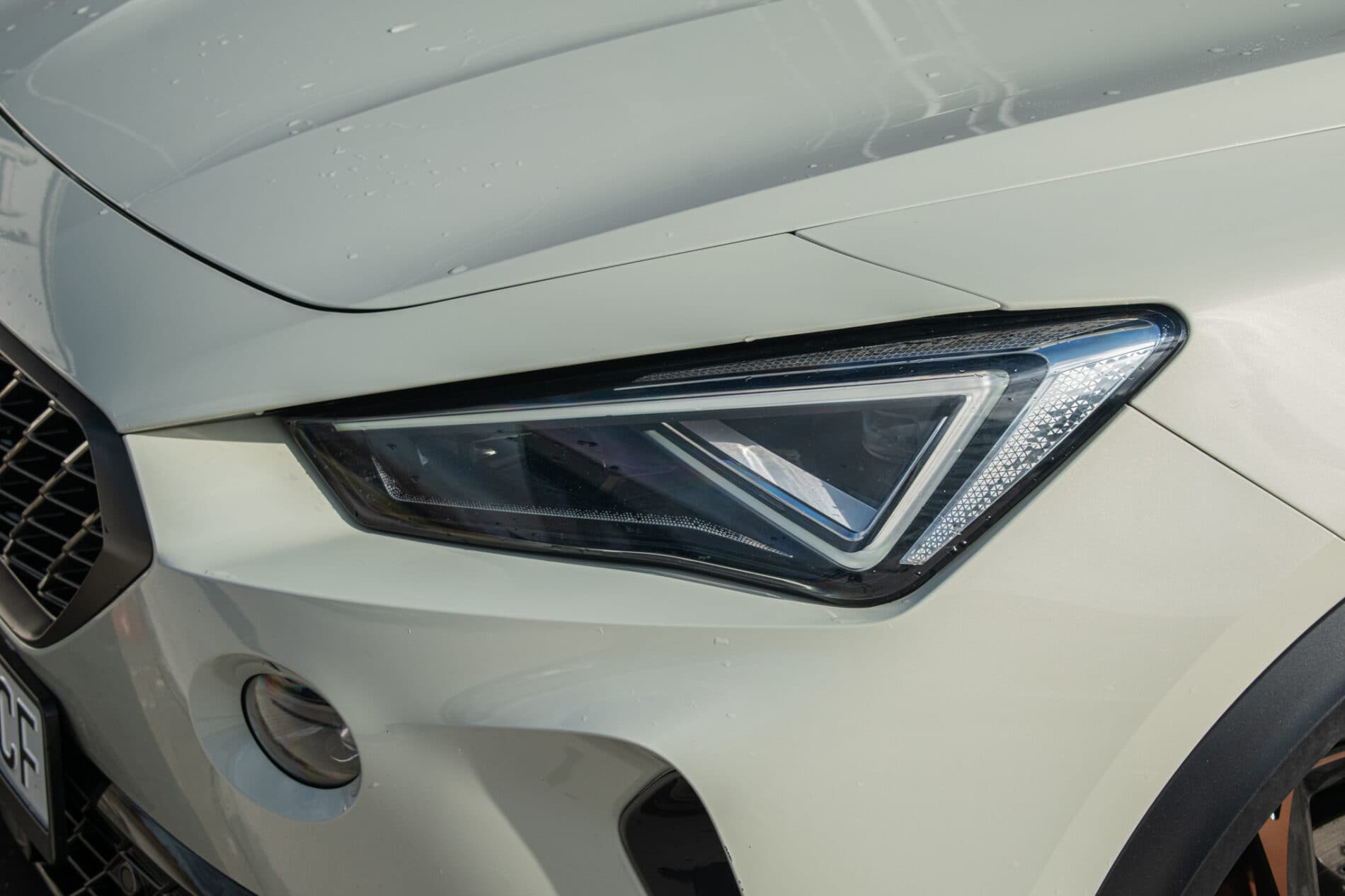 2022 Cupra Formentor VZ5, sivá suv, 45 979 km