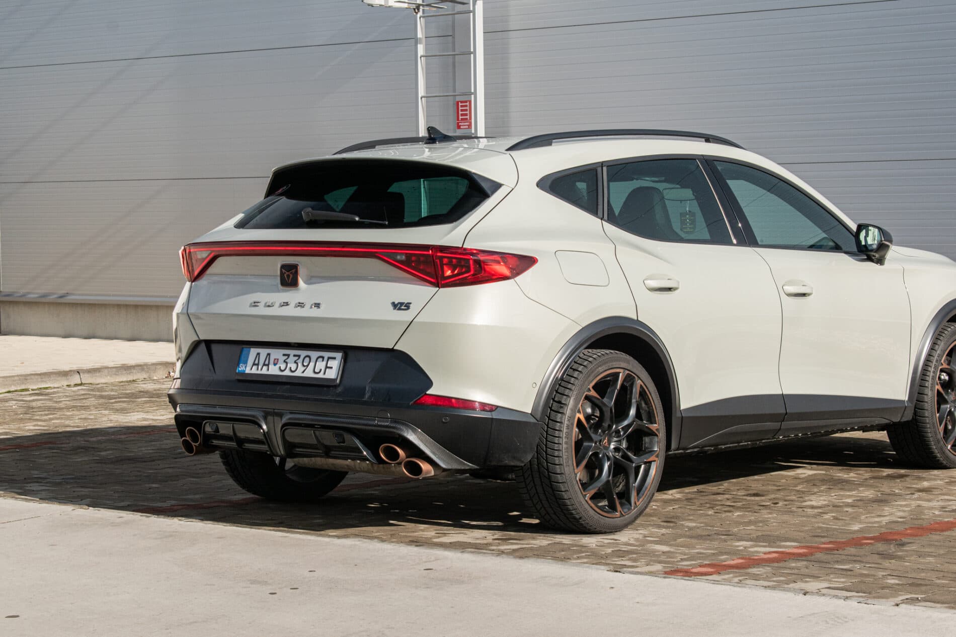 2022 Cupra Formentor VZ5, sivá suv, 45 979 km