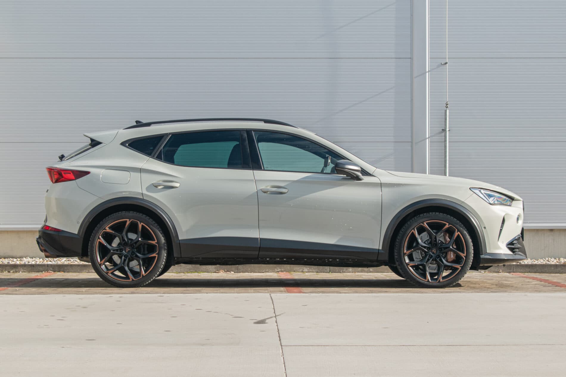 2022 Cupra Formentor VZ5, sivá suv, 45 979 km