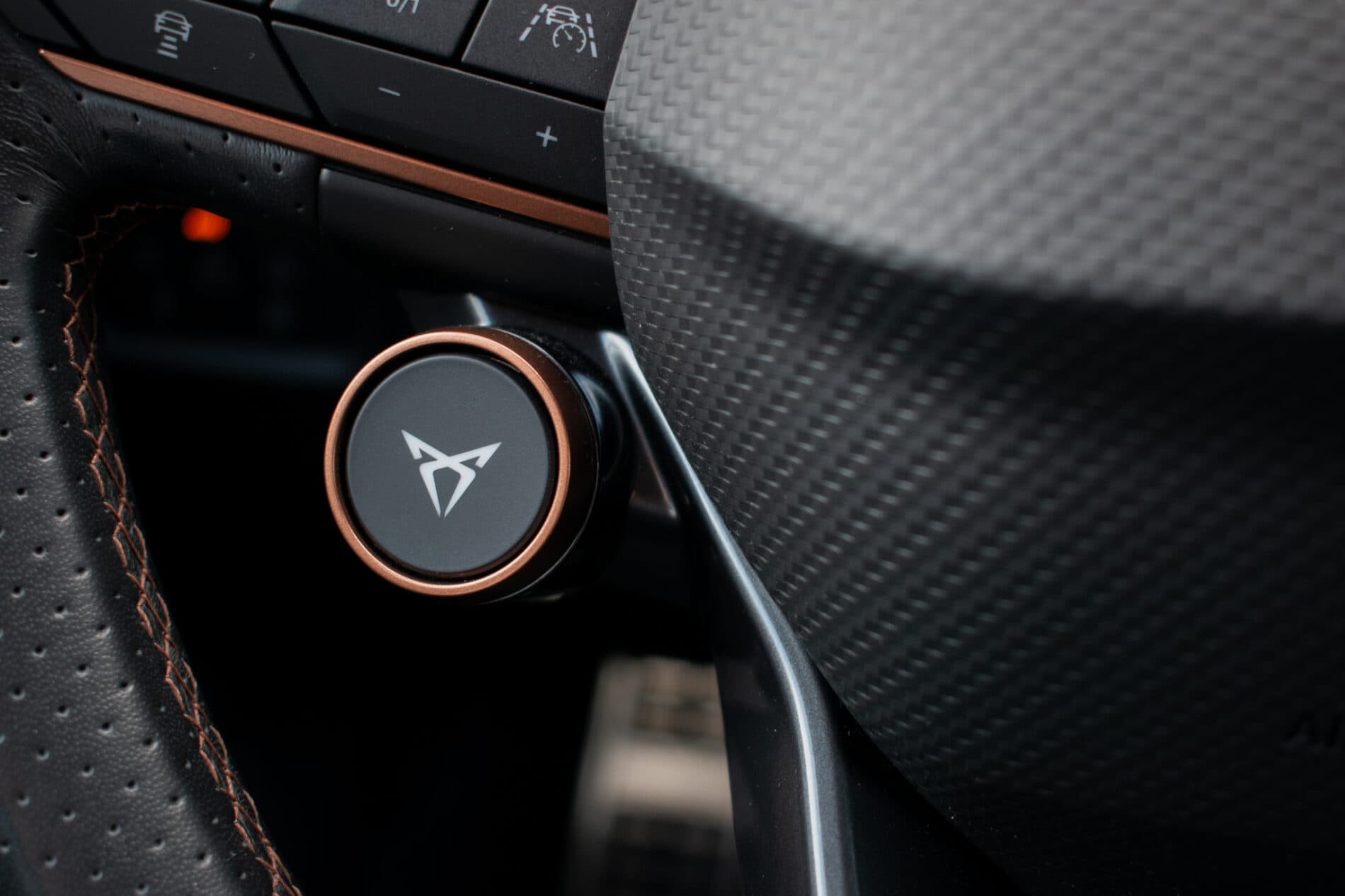 2022 Cupra Formentor VZ5, sivá suv, 45 979 km