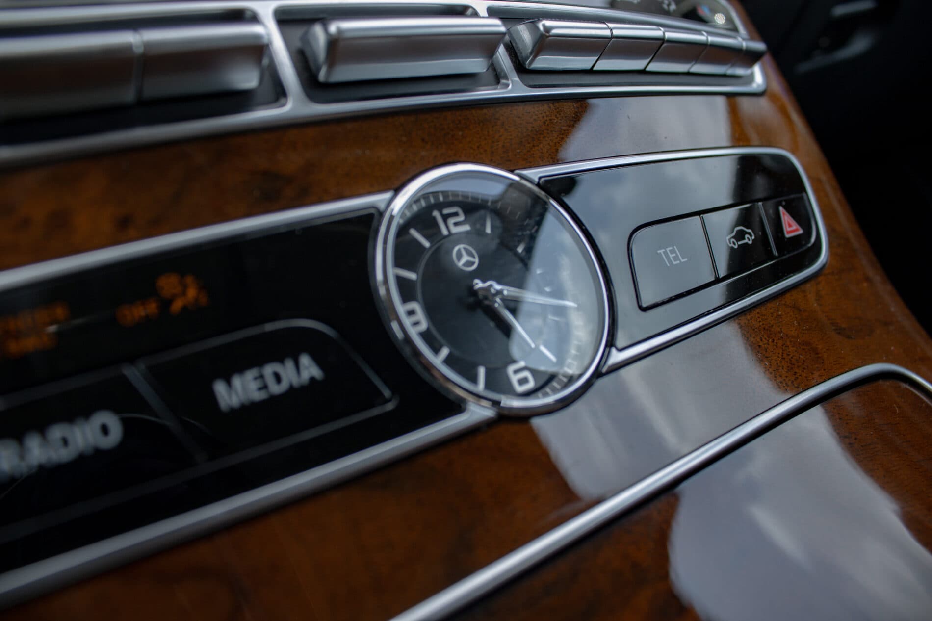 2019 Mercedes-Benz E 400d, modrá kombi, 190 026 km