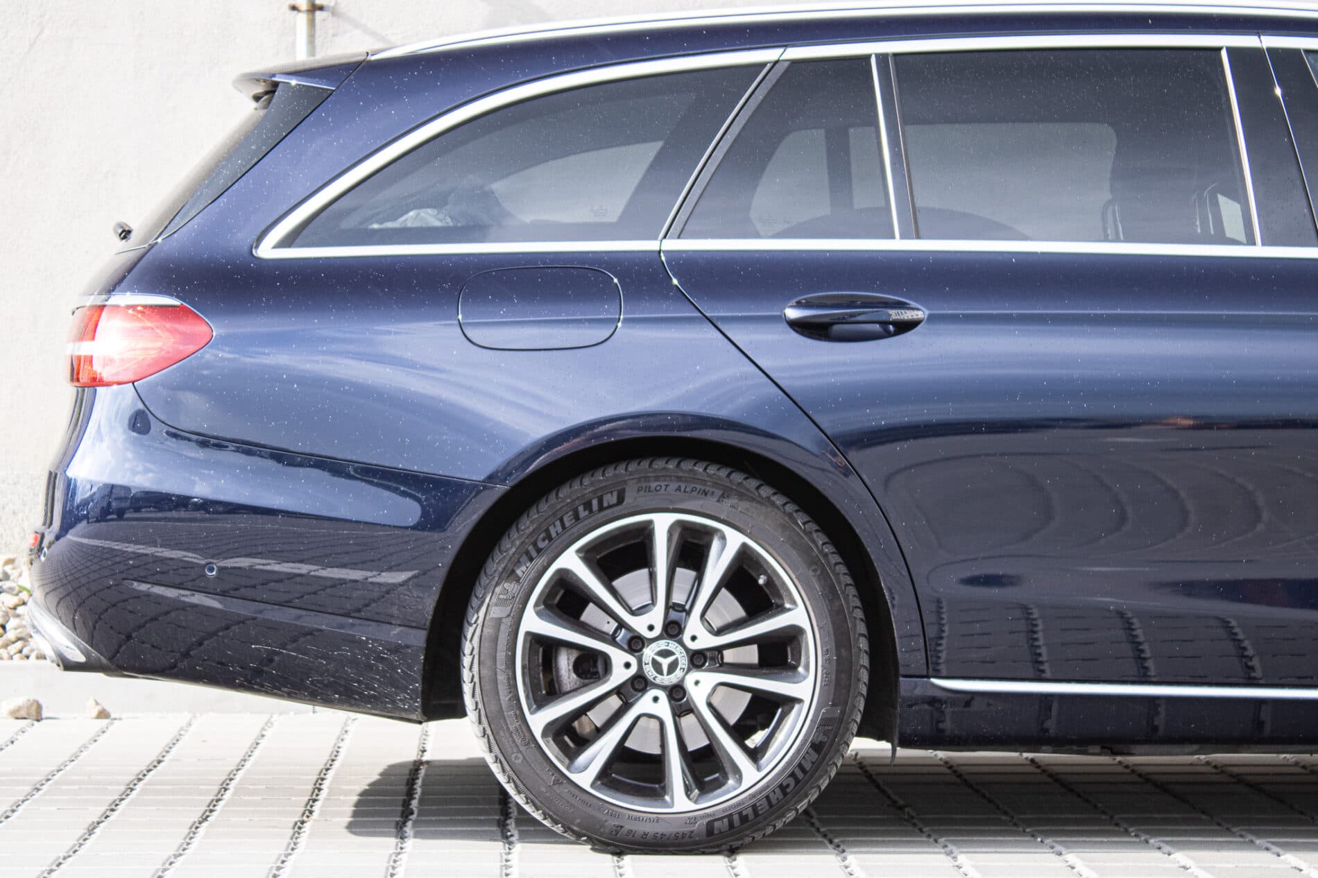 2019 Mercedes-Benz E 400d, modrá kombi, 190 026 km