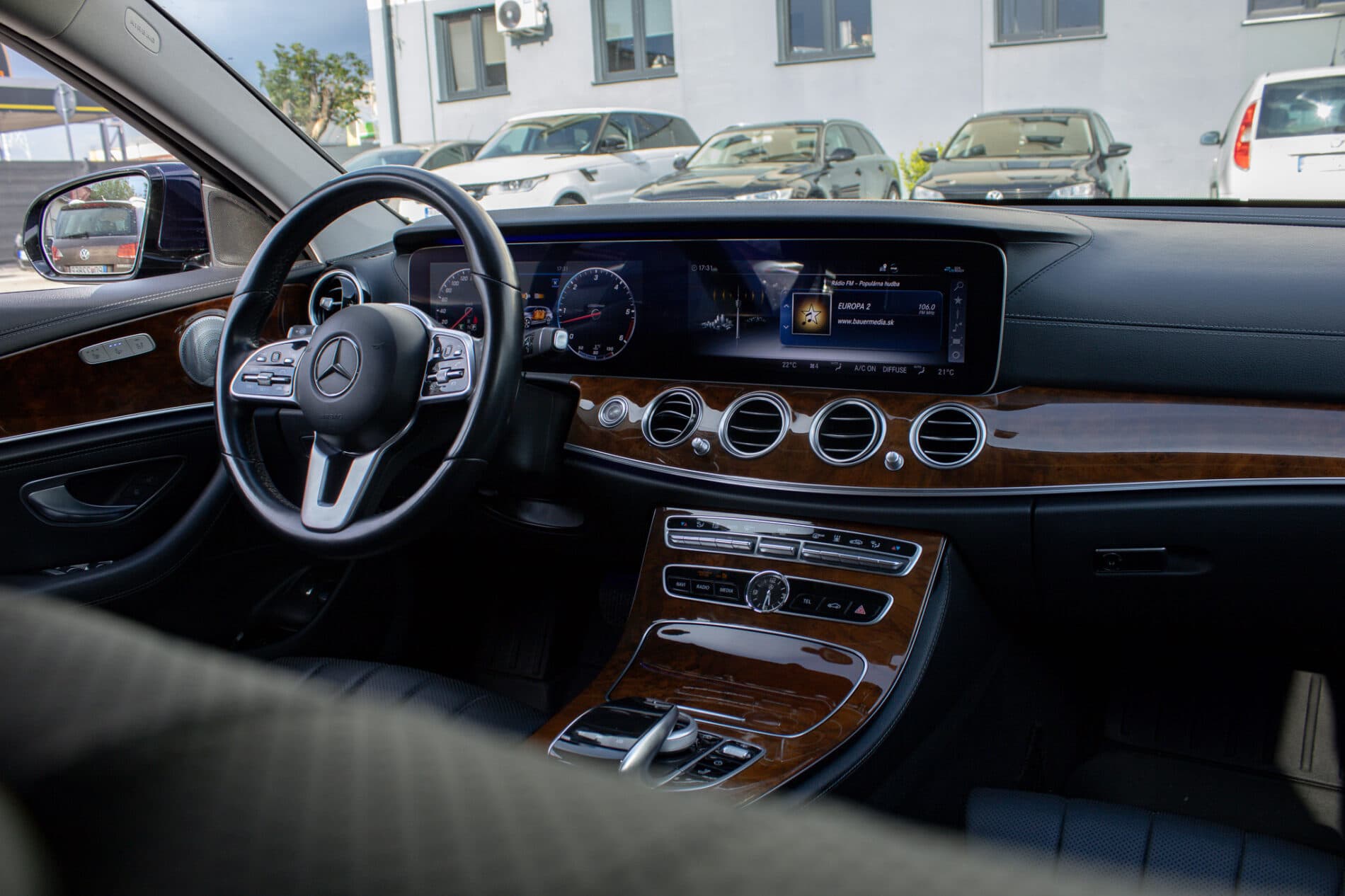 2019 Mercedes-Benz E 400d, modrá kombi, 190 026 km