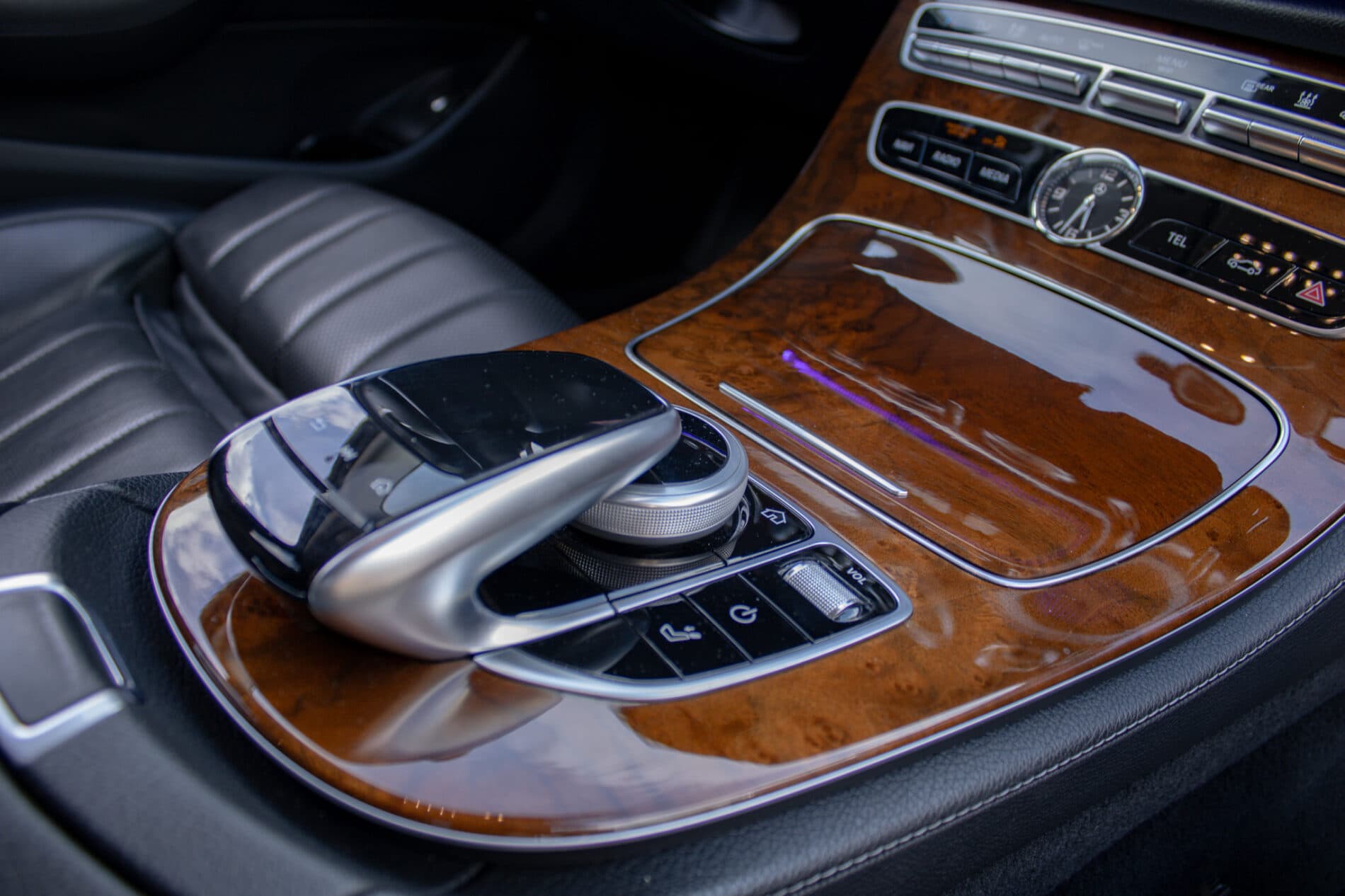 2019 Mercedes-Benz E 400d, modrá kombi, 190 026 km