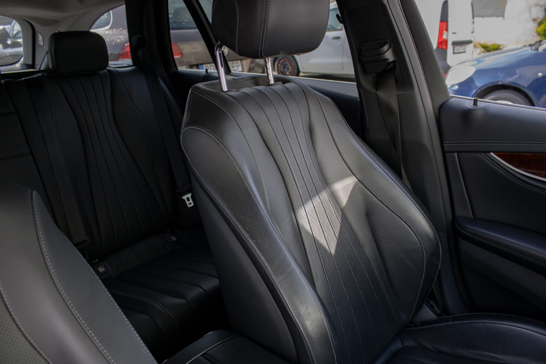 2019 Mercedes-Benz E 400d, modrá kombi, 190 026 km