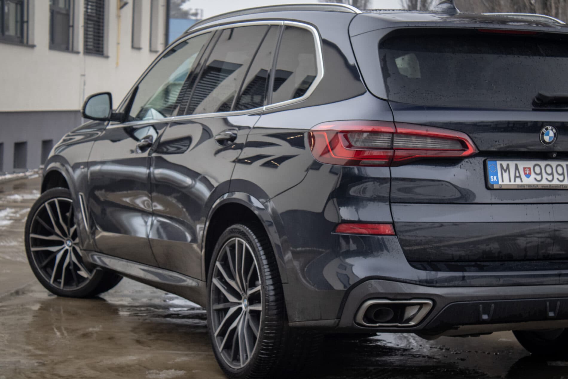 2019 BMW X5 M50d, čierna suv, 183 178 km