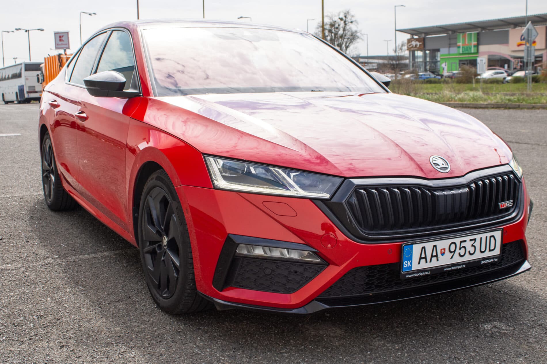 2020 Skoda Octavia RS, červená sedan, 144 815 km